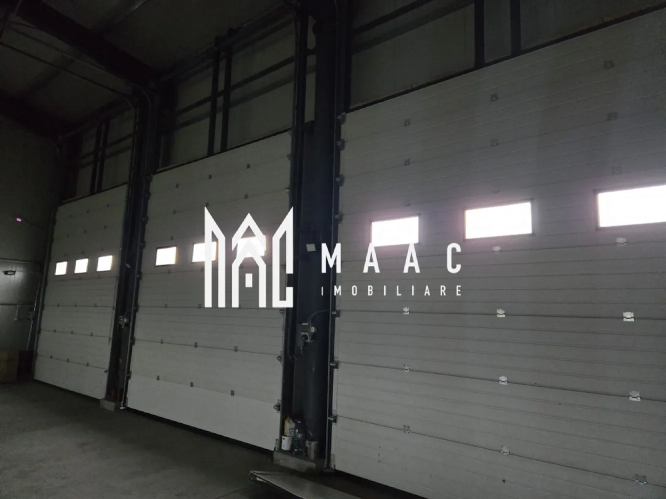 Hală cu Birouri și Teren 12.000 mp I De Vânzare I Bradu I Sibiu - MAAC Imobiliare oferă spre vanzare un imobil industrial situat în Bradu, județul Sibiu, ideal pentru activități logistice, depozitare, producție, service auto sau firme cu flotă. Proprietatea beneficiază de acces excelent și un teren foarte generos. Date tehnice ale proprietății: Teren: 12.000 mp Deschidere la strada principală: 140 ml Suprafață utilă totală: 448 mp, împărțită în: C1: 81,4 mp utili C2: 366,2 mp utili, din care 277 mp destinați garajelor Facilități existente: Birouri amenajate Camere de odihnă pentru personal Bucătărie Băi Garaje/zone tehnice de 277 mp, potrivite pentru service, depozitare sau parcări acoperite Avantaje: Teren extins, potrivit pentru parcări, depozitare exterioară sau dezvoltări ulterioare Acces excelent pentru vehicule mari Vizibilitate foarte bună, datorită deschiderii mari la drum Spațiu pregătit pentru operare imediată Pentru detalii suplimentare, consultanță sau programarea unei vizionări, va rugăm să ne contactati specificand ID: CP2839997. }}