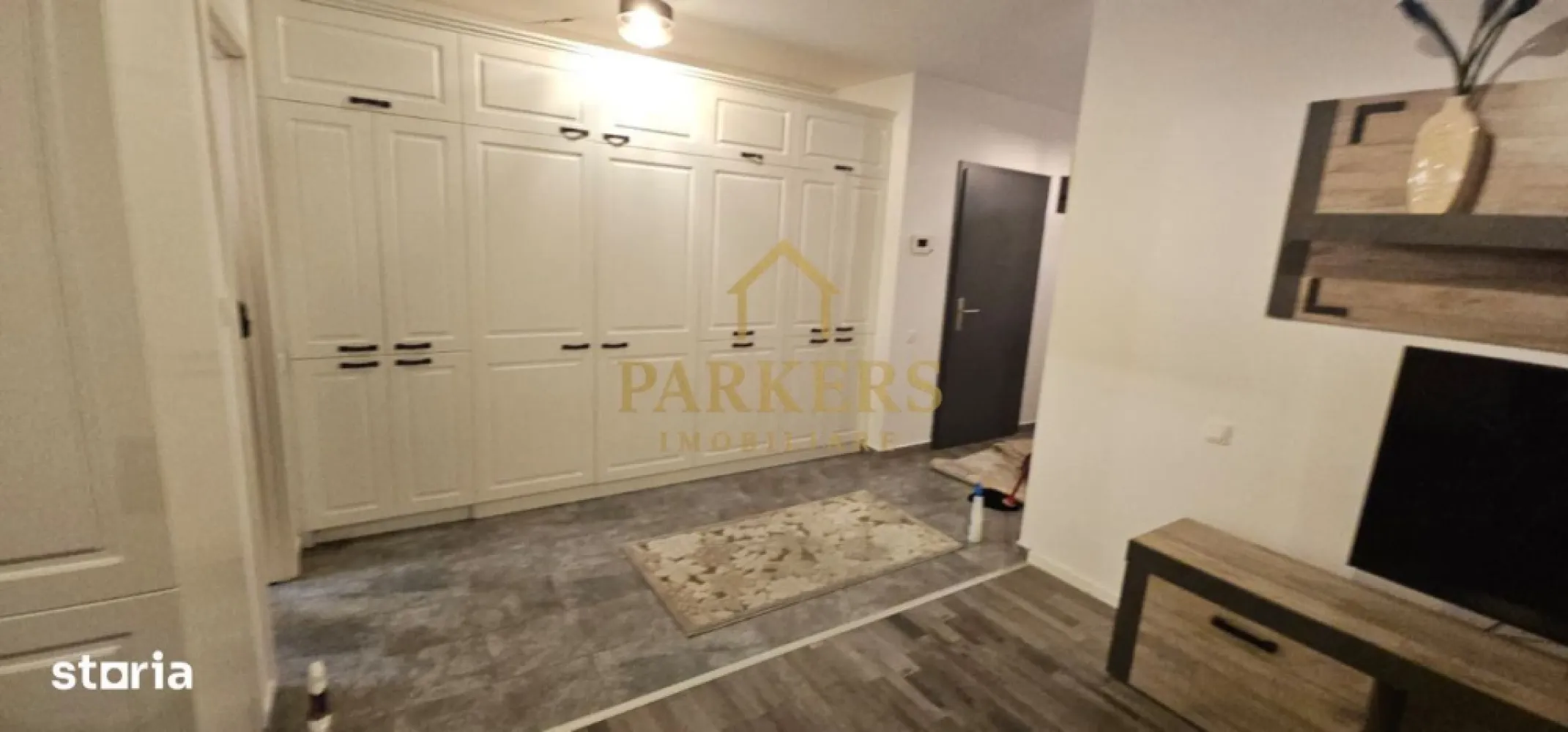 Apartament 2 camere de închiriat în Marasti cu loc de parcare - Parkers Imobiliare închiriază apartament 2 camere în Marati Cluj-Napoca. Se închiriază apartament în Cluj 2 camere 57 mp utili cu utilității reduse datorită blocului bine izola. Beneficiază de loc de parcare, Apartament modern utilat si mobilat pentru a oferii o buna locuința noului tău "Acasă" Cu drag va așteptăm la vizionare Parkers Imobiliare }}