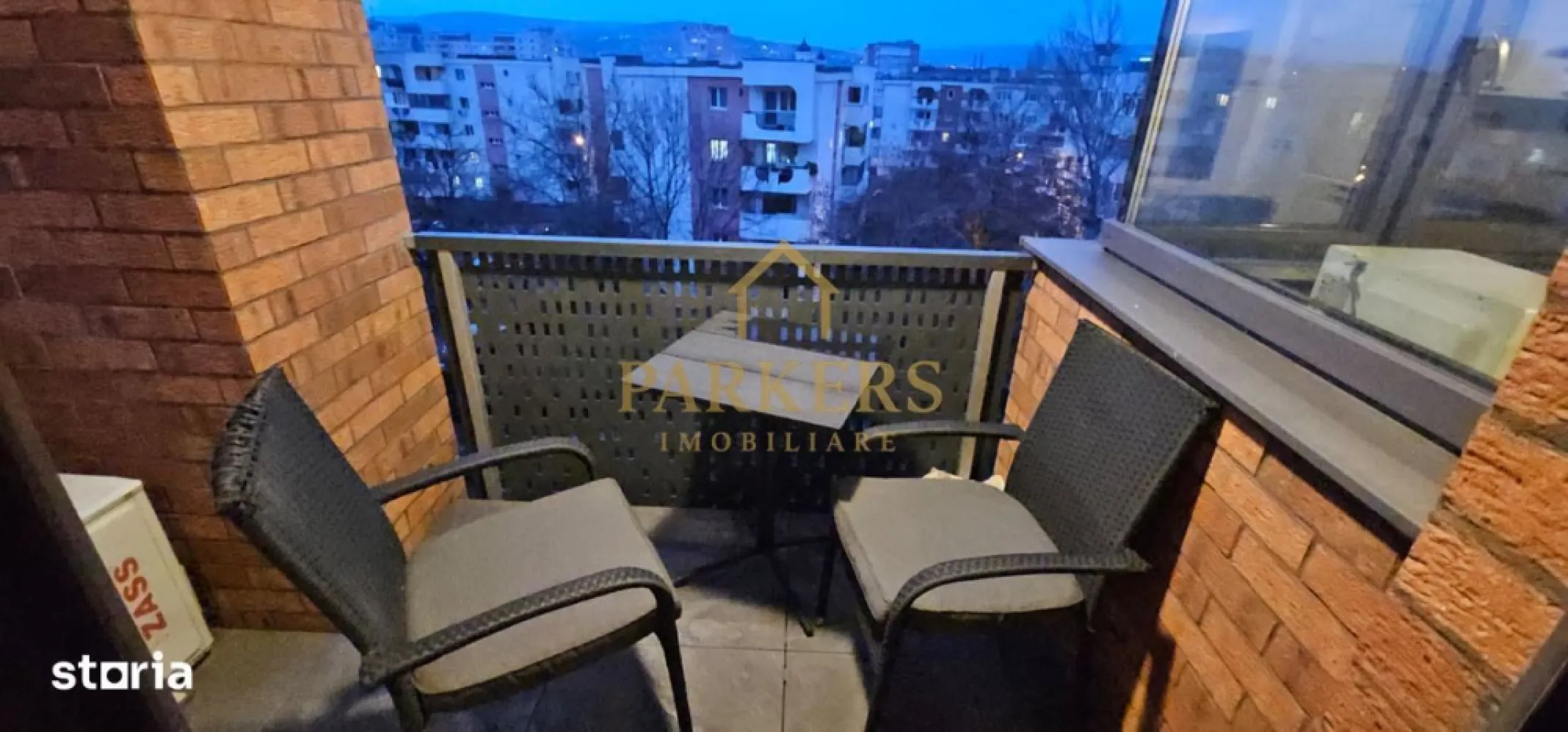 Apartament 2 camere de închiriat în Marasti cu loc de parcare - Parkers Imobiliare închiriază apartament 2 camere în Marati Cluj-Napoca. Se închiriază apartament în Cluj 2 camere 57 mp utili cu utilității reduse datorită blocului bine izola. Beneficiază de loc de parcare, Apartament modern utilat si mobilat pentru a oferii o buna locuința noului tău "Acasă" Cu drag va așteptăm la vizionare Parkers Imobiliare }}