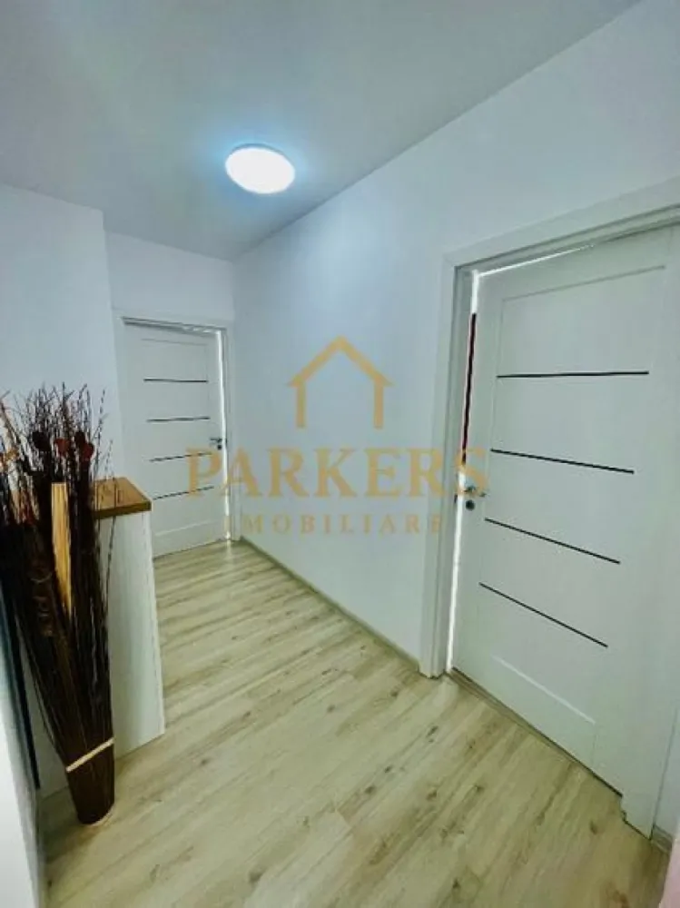 Aartament 3 camere zona Zorilor de închiriat în Cluj - Închiriez apartament finisat complet mobilat și utilat zona Zorilor loc parcare inclus la subteran . Apartamentul are o suprafață de 75 mp +balcon 11 mp e compus din : Living Bucătărie 2Dormitoare Baie 2Holuri Balcon }}