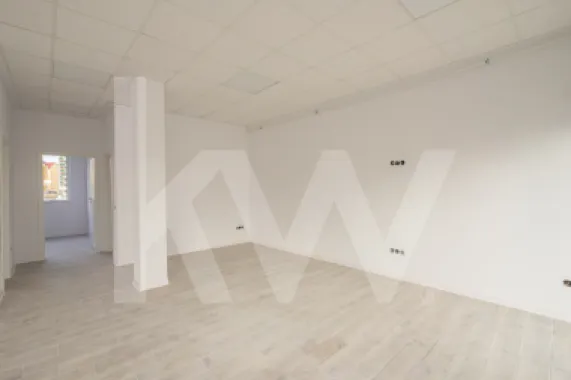 Spațiu comercial, finisat, vitrina, parcare – Doamna Stanca–Dedeman, disponibil acum