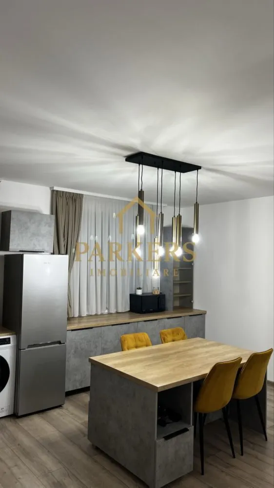 Apartament 2 camere zona VIVO de inchiriat - Închiriez apartament două camere compus din dormitor, living și bucătărie. Prima închiriere, recent renovat. Încălzire în pardoseală, costuri mici de întreținere, centrală proprie. Deține toate electrocasnicele necesare. Aproape de stația de bus, magazine, sala de sport. 10 minute de mers pe jos până la Vivo. Suprafața utilă- 51,3 mp }}