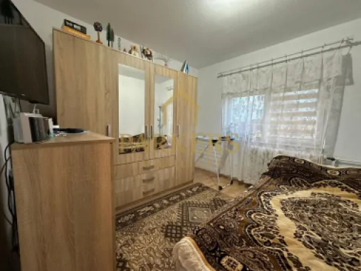 Apartament 3 camere semidecomandat de vanzare zona Manastur