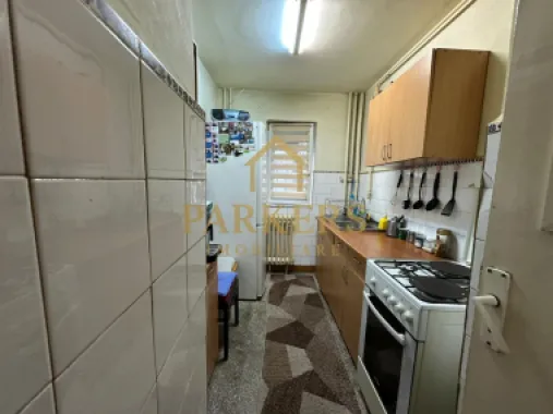 Apartament 3 camere semidecomandat de vanzare zona Manastur