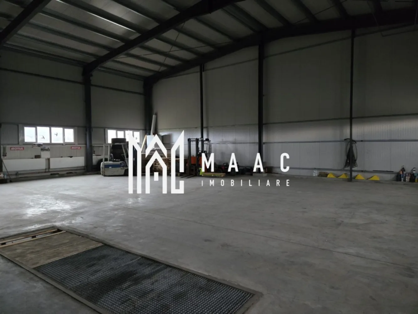 Imobil industrial I 448 mp I Teren 12.000 mp I Bradu I De Inchiriat - MAAC Imobiliare oferă spre închiriere un imobil industrial situat în Bradu, județul Sibiu, ideal pentru activități logistice, depozitare, producție, service auto sau firme cu flotă. Proprietatea beneficiază de acces excelent și un teren foarte generos. Date tehnice ale proprietății: Teren: 12.000 mp Deschidere la strada principală: 140 ml Suprafață utilă totală: 448 mp, împărțită în: C1: 81,4 mp utili C2: 366,2 mp utili, din care 277 mp destinați garajelor Facilități existente: Birouri amenajate Camere de odihnă pentru personal Bucătărie Băi Garaje/zone tehnice de 277 mp, potrivite pentru service, depozitare sau parcări acoperite Avantaje: Teren extins, potrivit pentru parcări, depozitare exterioară sau dezvoltări ulterioare Acces excelent pentru vehicule mari Vizibilitate foarte bună, datorită deschiderii mari la drum Spațiu pregătit pentru operare imediată Pentru detalii suplimentare, consultanță sau programarea unei vizionări, va rugăm să ne contactati specificand ID: CP2839930. }}