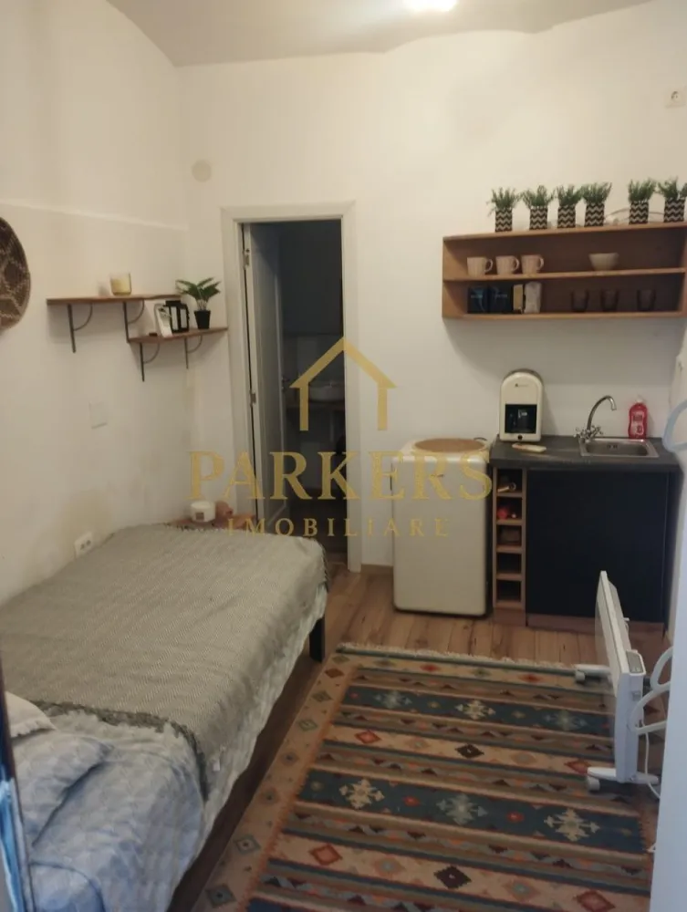 Garsonieră de închiriat, strada Eroilor, în Florești - Parkers Imobiliare oferă spre închiriere garsonieră cu suprafață de 12 mp situată la parter în zona Eroilor potrivită pentru locuit sau activitate individuală }}