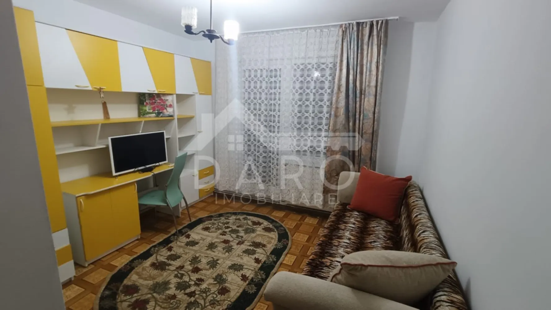 🏡 Apartament 2 camere de închiriat – Tudor | Str. Rodniciei - 🏡 Apartament 2 camere de închiriat – Tudor | Str. Rodniciei Se oferă spre închiriere apartament cu 2 camere, situat în Târgu Mureș, cartierul Tudor, pe strada Rodniciei, într-o zonă liniștită și bine poziționată. Apartamentul este luminos, bine compartimentat și potrivit pentru închiriere pe termen lung. ✔ disponibil pentru mutare imediată ✔ ideal pentru o persoană, cuplu sau familie Compartimentare: ✔ living ✔ dormitor ✔ bucătărie ✔ baie ✔ debara ✔ 2 balcoane Dotări: ✔ frigider ✔ mașină de spălat ✔ ferestre termopan Avantaje locație: 📍 zonă liniștită 📍 acces facil către mijloace de transport 📍 aproape de magazine, școli și alte puncte de interes 🤝 Proprietate promovată prin DARO Imobiliare 🏠 Te gândești să îți cumperi propriul apartament? Prin Kiwi Finance beneficiezi de: ✔ analiză GRATUITĂ a eligibilității ✔ acces la oferte de la peste 12 bănci ✔ negocierea dobânzii în favoarea ta ✔ suport complet până la obținerea creditului 📞 Detalii și vizionări: Coman Maria – DARO Imobiliare & Kiwi Finance 📱 0749 535 729 🔑 DARO Imobiliare – găsim locuința potrivită. 💳 Kiwi Finance – te ajutăm să devii proprietar. }}