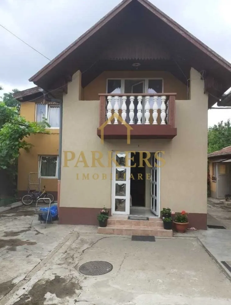 Casa de inchiriat 3 camere langa RIVUS zona Iris Cluj-Napoca - ARKERS IMOBILIARE oferă spre închiriere o casă cu 3 camere, situată în cartierul Iris, vis-a-vis de zona unde se va dezvolta proiectul RIVUS, una dintre cele mai importante investiții urbane din Cluj-Napoca. Imobilul are o compartimentare practică și funcțională, fiind ideal atât pentru locuință, cât și pentru activități de firmă (birouri, sediu firmă, cabinet, afterschool ..). Casa este compusă din 3 camere, bucătărie, baie și spații auxiliare, oferind flexibilitate în amenajare în funcție de necesități. Poziționarea reprezintă un avantaj major, cu vizibilitate foarte bună, acces facil către centrul orașului, zona industrială, mijloace de transport în comun și principalele artere de circulație. Zona Iris este într-o continuă dezvoltare, iar proximitatea viitorului RIVUS conferă proprietății un potențial excelent atât din punct de vedere rezidențial, cât și comercial. Imobilul este disponibil imediat și reprezintă o oportunitate foarte bună pentru cei care caută o proprietate bine poziționată, cu multiple posibilități de utilizare. Pentru mai multe informații sau programarea unei vizionări, vă așteptăm să ne contactați! }}