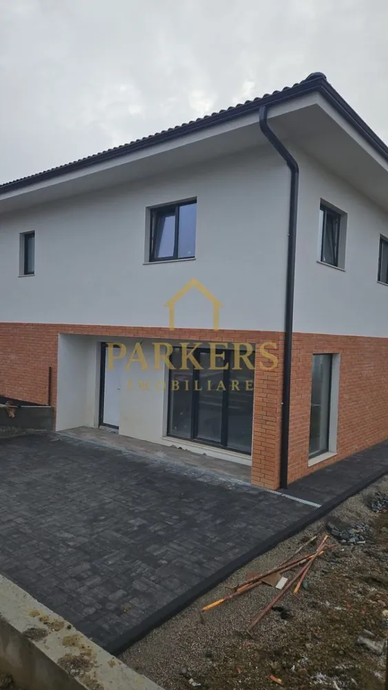 Vând Casa tip Duplex - !!️Ultimele 2 unitati!!! Duplex 4 camere de vanzare #gaz #apa #curent #canalizare #incalzirepardoseala P+E #2parcari CHINTENI, la 8 km de Auchan Iris Teren 332mp 119 mp utili ,curte 240 mp P+E -parter:living+zona de dining, bucatarie separata+camara(cu geam), spatiu depozitare, baie(cu geam), casa scarii, terasa -etaj: dormitor matrimonial cu baie proprie(cu geam), dormitor cu dressing generos, dormitor, baie si balcon Exterior finisat.curte pavata. Parcare proprie. Pt informatii suplimentare puteti sa ma contactati la telefon sau pe whatsapp la nr 07******33 }}