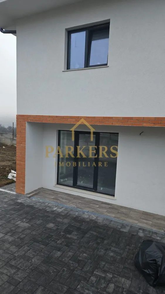 Vând Casa tip Duplex