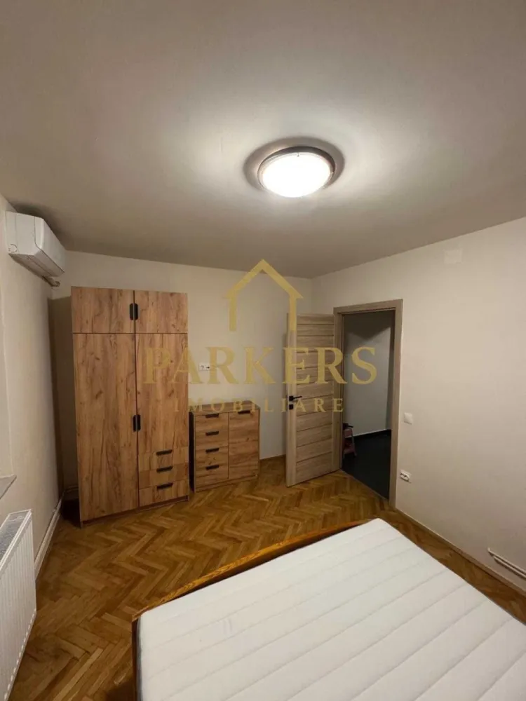 Inchiriez 3 camere decomandate,GRUIA ,langa stadion CFR, cu parcare