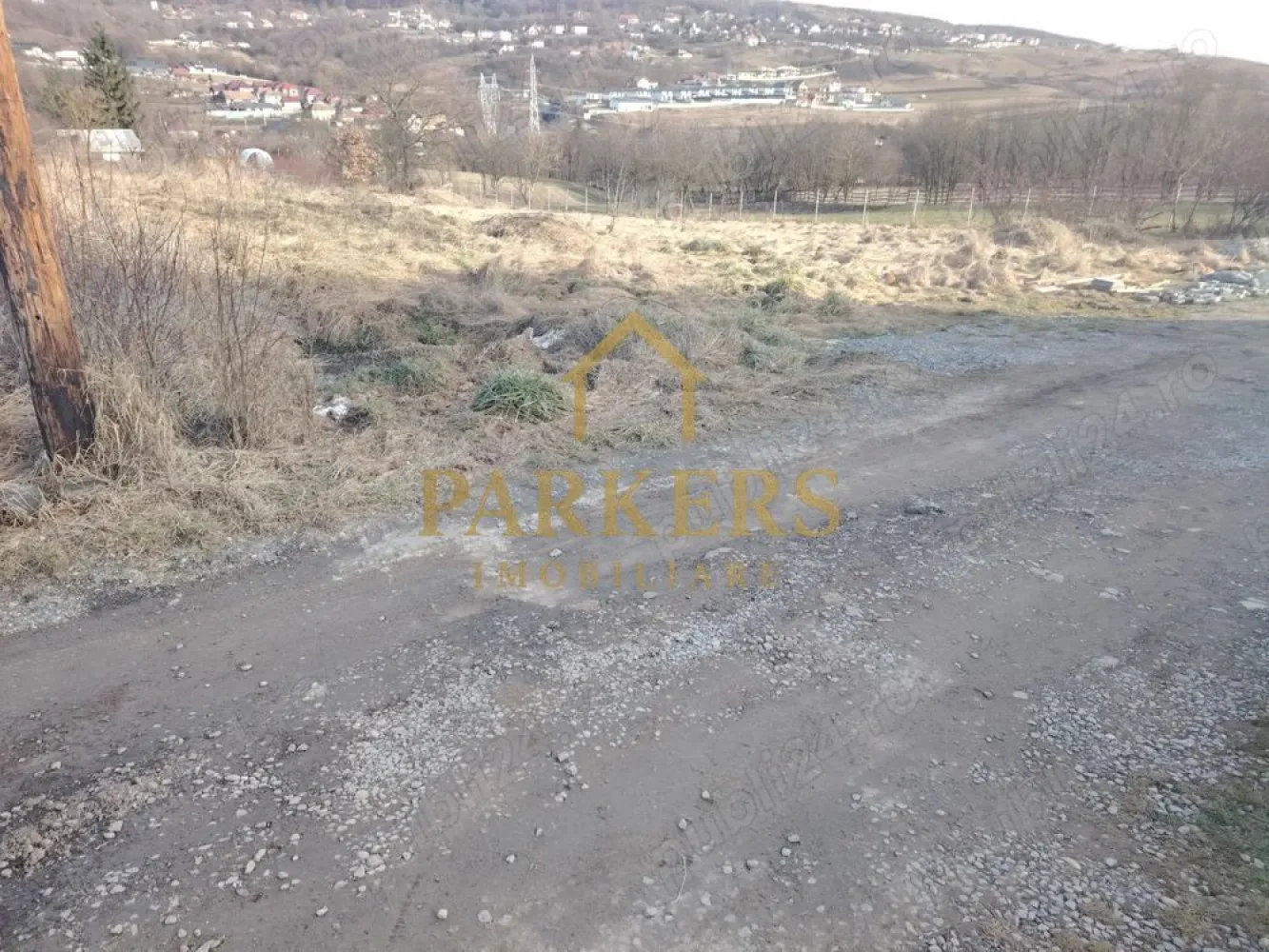 Teren de vînzare Popești - Cluj - Teren intravilan de vânzare 1000m în Popești , Cluj - Napoca . Front la drum 22.4 m cu toate utilitățile necesare. Terenul este situat într-o zonă liniștită , rezidențială , la cîteva minute de transportul în comun , și șapte minute de Lidl Calea Baciului. Terenul este liber de orice sarcini și toate actele necesare vînzării la zi . Preț 125 euro mp. Tel. . }}