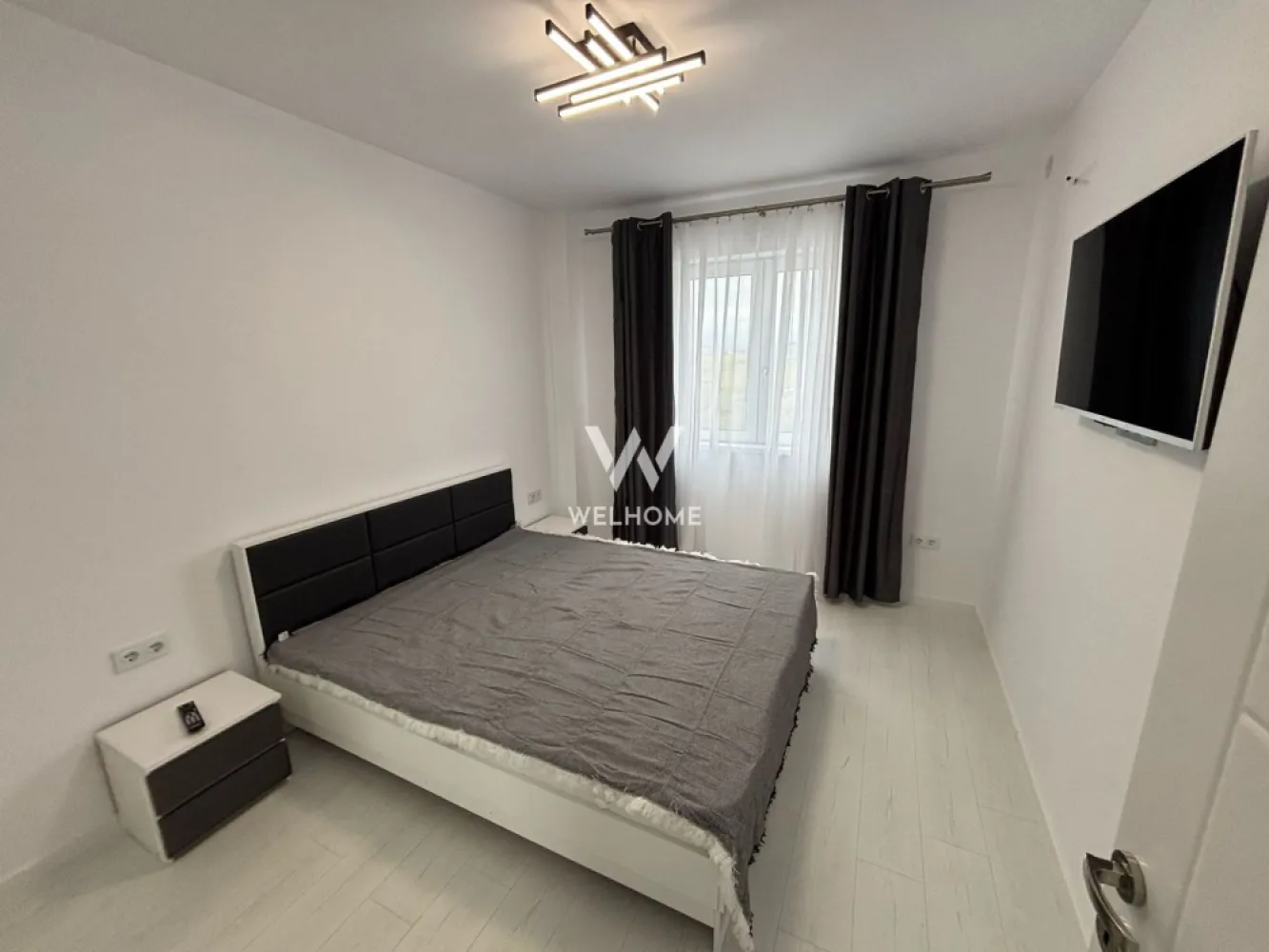 Alege sa inchiriezi un apartament de LUX ! - Apartament 2 camere NOU amenajat modern - Doamna Stanca - Suprafata utila: circa 60 mp + terasa generoasa pozitionata pe soare - Apartamentul se alfa la etajul 2 si vine cu 2 locuri de parcare. - Compartimentare: - hol de acces cu dressing pentru vizitatori - bucatarie separata - dotata cu electrocasnice: espressor, masina de spalat etc. - living cu zona de luat masa - dormitor cu dressing - baie spatioasa Accesul in terasa se face atat din bucatarie, cat si din living - Situat intr-o zona unde ai totul la doi pasi distanta: supermarket, shopping city, statii de autobuz, farmacii. - Imobilul se preda exact asa cum se observa, fiind aflat la prima inchiriere. Alege sa fii tu primul chirias! Contacteaza-ma: 0747639802 Chirie lunara: 500 Euro + se percep 2 garantii. Comision client: 50% din prima chirie }}