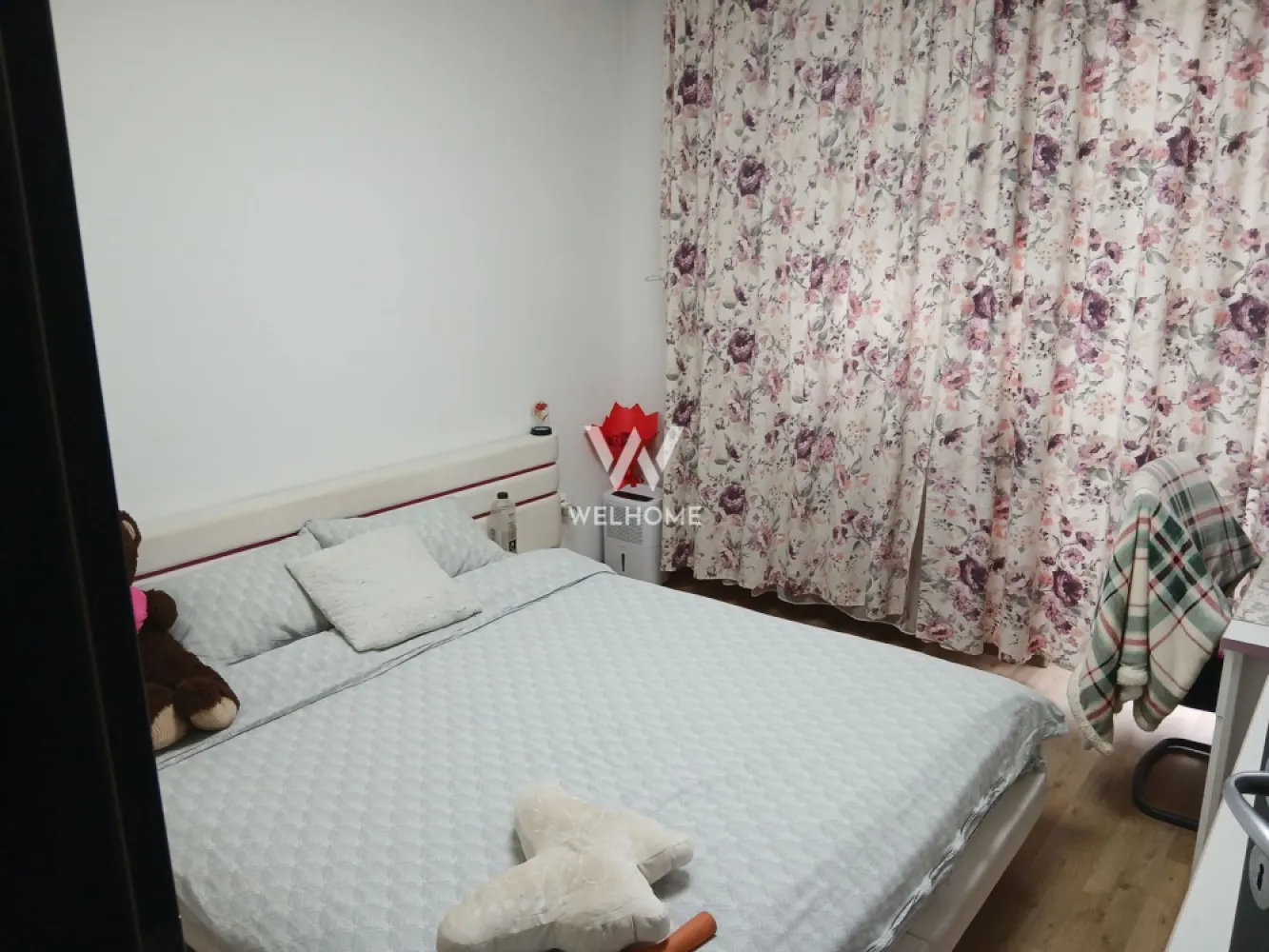 Apartament 3 camere, Magnolia - De vânzare apartament 3 camere, aproximativ 48mp utili. Apartamentul este situat la parter, în zona Magnolia. Locuința este compartimentată eficient oferind un spațiu practic,potrivit atât pentru locuire cât și pentru investiții. Compartimentare: - 2 dormitoare, -1 baie, - living open spate cu bucătărie - hol. Zonă liniștită, cu acces rapid către magazine și transport în comun. Preț : 98.000 euro Detalii și vizionări: 0743030351 }}