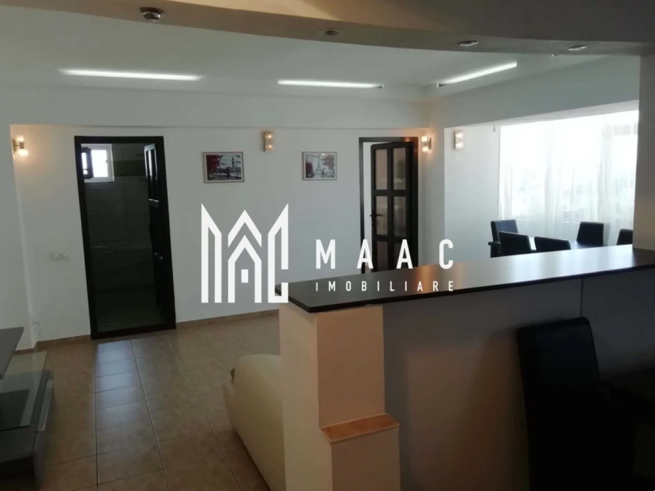 Apartament 3 camere | Etajul 6| 63MPU | Turnișor - MAAC Imobiliare vă propune spre închiriere un apartament cu 3 camere, situat în zona Turnișor. Apartamentul este decomandat, are o suprafață utilă de 63 mp și este amplasat la etajul 6 din 7 al unui imobil cu lift. Locuința este compartimentată astfel: living cu balcon inclus, 2 dormitoare, bucătărie, hol și baie. Zona este bine conectată la principalele puncte de interes și la mijloacele de transport în comun. Închirierea se face pe termen de minim 1 an. Nu se acceptă animale de companie. Se percepe garanție în cuantumul unei chirii lunare. Pentru mai multe detalii și programarea unei vizionări, vă rugăm să ne contactați, menționând ID: CP2949369 }}