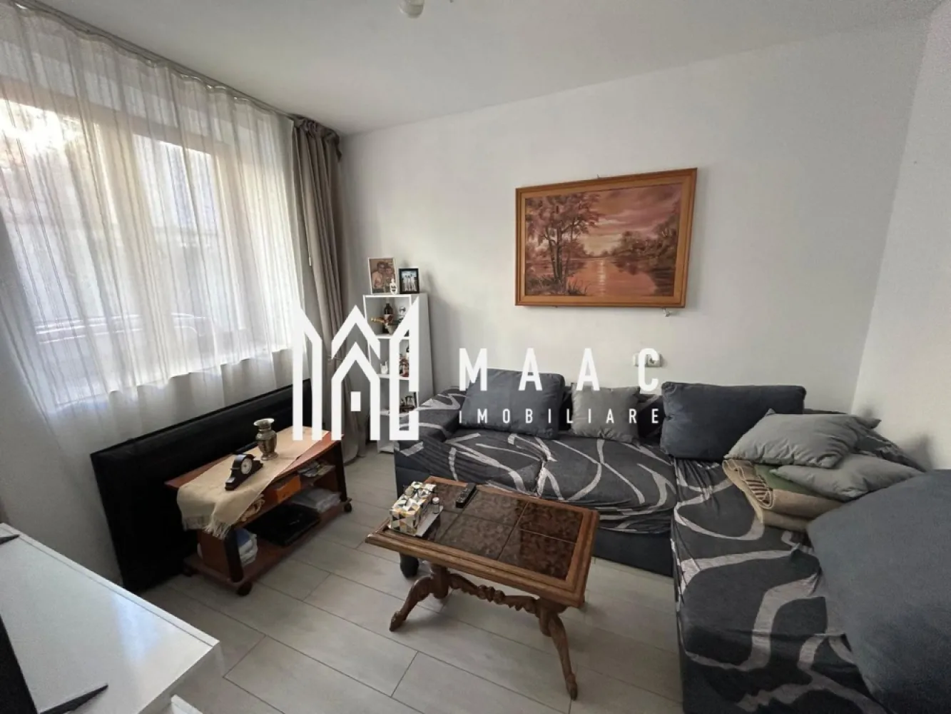 Apartament 2 Camere I 36 MPU I Pivnita I Pod I Central - MAAC Imobiliare va propune spre vanzare un apartament de 36 mp utili, situat în zona centrală a orașului, pe Strada Nouă – o locație excelentă, cu acces facil către punctele de interes, magazine, restaurante și mijloace de transport. Apartamentul este ideal pentru locuit, investiție sau închiriere în regim hotelier, datorită poziționării centrale. Compartimentare practică și eficientă: Cameră – 14 mp utili, Cameră – 9,6 mp utili, Bucătărie separată – 9,74 mp utili, Baie – 1,87 mp utili, Debara – 1,00 mp utili. Compartimentarea este bine organizată, oferind spații funcționale și bine delimitate, potrivite pentru un cuplu, o persoană singură sau pentru investiție. Apartamentul beneficiaza de pivnita si pod pentru depozitare. Avantaje: Locație centrală, foarte căutată, Acces rapid către centrul istoric, Ideal pentru închiriere pe termen lung sau regim hotelier, Investiție sigură într-o zonă cu cerere ridicată. Datorită amplasării pe Strada Nouă, apartamentul beneficiază de toate avantajele unei poziții centrale, fiind o oportunitate excelentă pentru cei care doresc confort urban sau randament investițional. Pentru mai multe detalii si programarea unei vizionari va rugam sa specificati ID: CP2949471. }}