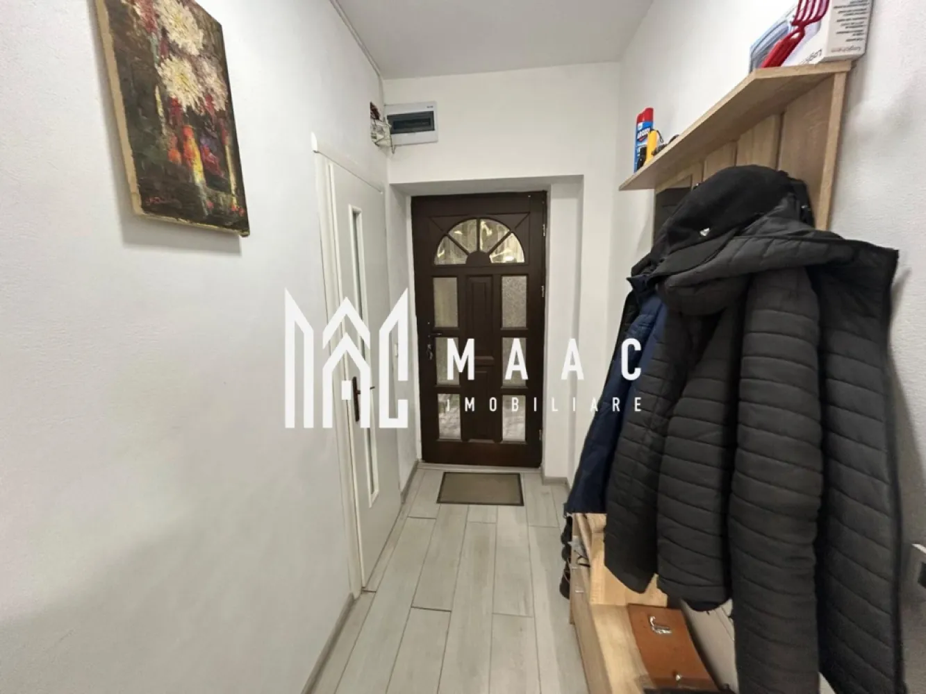 Apartament 2 Camere I 36 MPU I Pivnita I Pod I Central - MAAC Imobiliare va propune spre vanzare un apartament de 36 mp utili, situat în zona centrală a orașului, pe Strada Nouă – o locație excelentă, cu acces facil către punctele de interes, magazine, restaurante și mijloace de transport. Apartamentul este ideal pentru locuit, investiție sau închiriere în regim hotelier, datorită poziționării centrale. Compartimentare practică și eficientă: Cameră – 14 mp utili, Cameră – 9,6 mp utili, Bucătărie separată – 9,74 mp utili, Baie – 1,87 mp utili, Debara – 1,00 mp utili. Compartimentarea este bine organizată, oferind spații funcționale și bine delimitate, potrivite pentru un cuplu, o persoană singură sau pentru investiție. Apartamentul beneficiaza de pivnita si pod pentru depozitare. Avantaje: Locație centrală, foarte căutată, Acces rapid către centrul istoric, Ideal pentru închiriere pe termen lung sau regim hotelier, Investiție sigură într-o zonă cu cerere ridicată. Datorită amplasării pe Strada Nouă, apartamentul beneficiază de toate avantajele unei poziții centrale, fiind o oportunitate excelentă pentru cei care doresc confort urban sau randament investițional. Pentru mai multe detalii si programarea unei vizionari va rugam sa specificati ID: CP2949471. }}