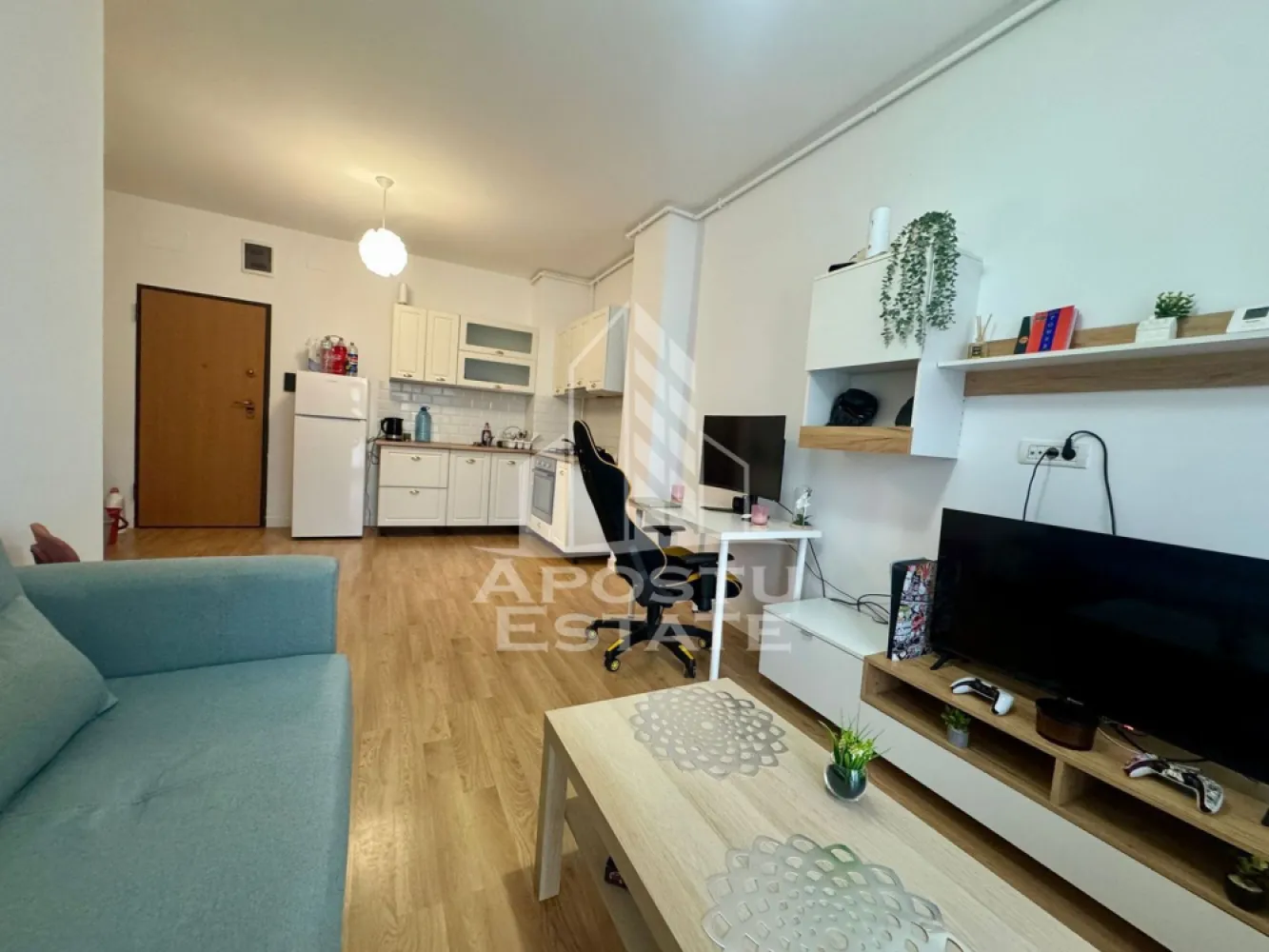 Apartament cu 2 camere open space Torontalului - Agentia imobiliara APOSTU ESTATE are placearea de a va oferi spre vanzare un apartament cu 2 camere in zona Torontalului.

Detalii tehnice:
-Protectie fonica si termica cu geam termopan tricameral;
-Usi de apartament blindate cu multiple puncte de închidere;
-Peretii exteriori din caramida Porotherm de 25 cm;
-Doua lifturi de ultima generatie;
-Centrala proprie SMART in condensare de 24 kw Bosch;
-Incalzire in pardoseala;
-Aer conditionat SMART Romstal cu o capacitate de racire de 12.000 BTU;
-Incinta securizata (supraveghere video bariera interfon);
-Izolatie exterioara;

Vecinatati:
- Iulius Mall
- NextFit
- Decathlon
- Hornbach
- Supermarket Auchan
- Supermarket Lidl
- Spitalul Premiere

Oferim consultanta si solutii financiare prin colaboratorii nostri.
Va invitam cu drag la o vizionare!