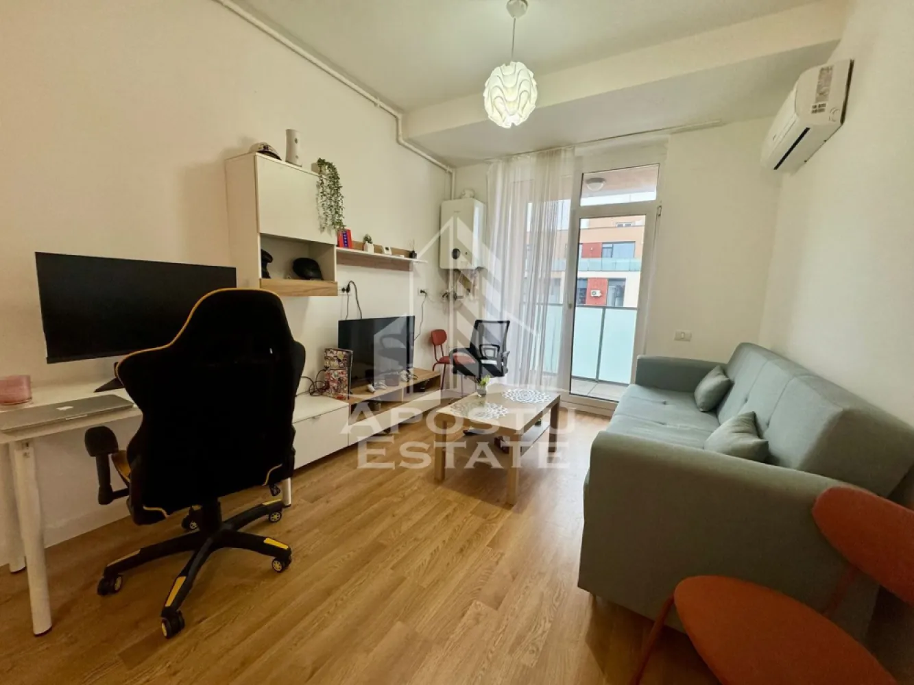 Apartament cu 2 camere open space Torontalului - Agentia imobiliara APOSTU ESTATE are placearea de a va oferi spre vanzare un apartament cu 2 camere in zona Torontalului.

Detalii tehnice:
-Protectie fonica si termica cu geam termopan tricameral;
-Usi de apartament blindate cu multiple puncte de închidere;
-Peretii exteriori din caramida Porotherm de 25 cm;
-Doua lifturi de ultima generatie;
-Centrala proprie SMART in condensare de 24 kw Bosch;
-Incalzire in pardoseala;
-Aer conditionat SMART Romstal cu o capacitate de racire de 12.000 BTU;
-Incinta securizata (supraveghere video bariera interfon);
-Izolatie exterioara;

Vecinatati:
- Iulius Mall
- NextFit
- Decathlon
- Hornbach
- Supermarket Auchan
- Supermarket Lidl
- Spitalul Premiere

Oferim consultanta si solutii financiare prin colaboratorii nostri.
Va invitam cu drag la o vizionare!