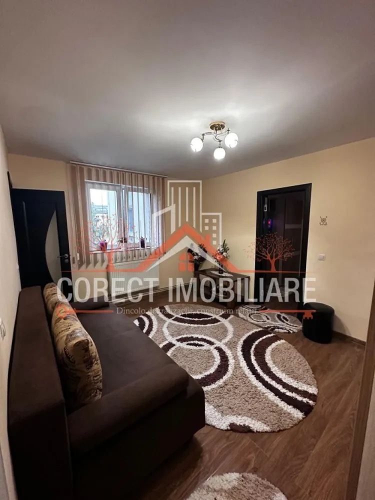 ✨ Apartament de vânzare – Zona Decebal ✨ - ✨ Apartament de vânzare – Zona Decebal ✨ Îți propunem spre vânzare un apartament situat la etajul 3 al unui imobil din zona Decebal, una dintre cele mai căutate și accesibile zone ale orașului. 📐 Suprafață utilă: 31,5 mp 🏷 Preț: 53.000 € 🔑 Compartimentare semidecomandată – optim pentru confort și funcționalitate. ✅ Living spațios și luminos ✅ Dormitor confortabil ✅ Bucătărie mobilată și utilată ✅ Baie modernă ✅ Hol de acces și spații de depozitare Apartamentul este bine întreținut, cu finisaje plăcute, mobilier modern și se vinde complet mobilat, gata pentru a fi locuit sau închiriat imediat. 📍 Locația este excelentă – aproape de magazine, școli, transport în comun și alte puncte de interes. 👉 Ideal pentru un cuplu tânăr, persoană singură sau ca investiție pentru închiriere. 📞 Pentru detalii și vizionări, contactează Corect Imobiliare: 0773313378 CP2749788 }}
