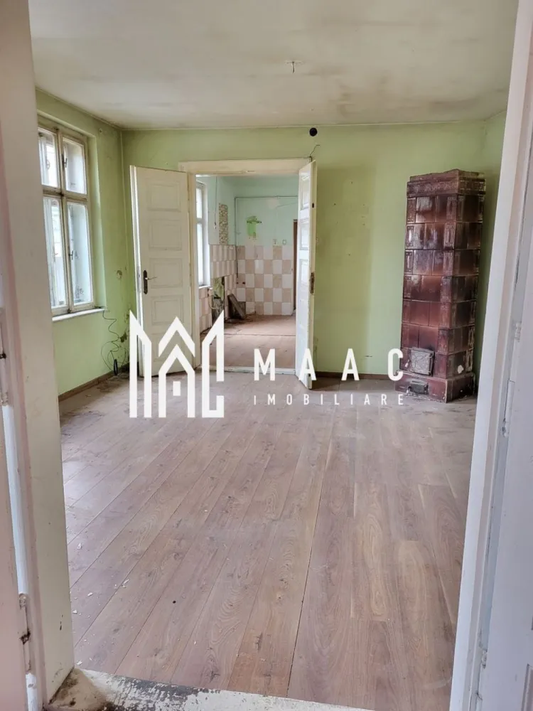 Apartament la casă | 74 MPU | Etaj 1 | Boxa | Ultracentral - Apartament de vânzare în Centrul Istoric Sibiu – 74 mp – ideal pentru investiție sau regim hotelier MAAC Imobiliare vă propune spre vânzare apartament situat în Centrul Istoric al Sibiului, într-o zonă cu potențial turistic ridicat și acces rapid către principalele atracții ale orașului. Proprietatea este potrivită pentru: investiție imobiliară în Sibiu regim hotelier / închiriere în centrul Sibiului birou locuință personală Detalii proprietate: Suprafață utilă: 74 mp Compartimentare etaj: 2 camere Baie Bucătărie Hol Verandă Parter: boxă Cotă parte 1/4 din curte și pod Caracteristici suplimentare: Curte comună (doar 3 proprietari) Singurul apartament cu acces direct din curte Zonă istorică, foarte căutată pentru apartamente de vânzare în Sibiu centru Avantaje locație: Ultracentral – Centrul Istoric Sibiu La câteva minute de Piața Mare, restaurante, cafenele și obiective turistice Aproape de școli și instituții Zonă cu cerere constantă pentru închiriere Necesită renovare Pentru mai multe informații sau pentru a programa o vizionare, nu ezitați să ne contactați, specificand ID: CP2949742 }}