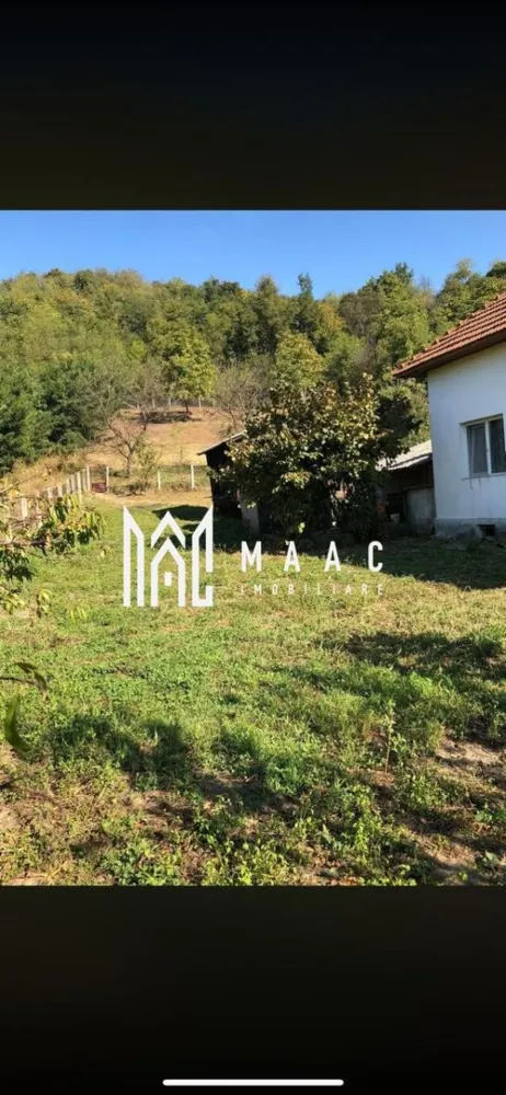 Casa de vanzare | teren intravilan| Troianu| 2166mp - MAAC Imobiliare vă propune spre vânzare un teren generos, casa construita si anexe , situat pe strada principală Strada Posada, în Râmnicu Vâlcea, ideal pentru investiții imobiliare sau dezvoltări rezidențiale și comerciale. Proprietatea este situata la strada principala, are o suprafață de 2.166 mp intravilan, cu deschidere de 26 ml la asfalt, oferind acces facil și vizibilitate excelentă. Terenul este situat strategic, vizavi de Vel Pitar și la doar 2 minute de mers pe jos de puncte comerciale și de agrement precum Dedeman, Annabella, Piscina Posada, Mobexpert, Altex, Penny. 🔹 Caracteristici: ✔ Suprafață: 2.166 mp intravilan ✔ Deschidere: 26 ml la asfalt ✔ Regim de construcție: P+4 🔹 Utilități disponibile: ✔ Gaze ✔ Apă ✔ Curent electric ✔ Canalizare Datorită poziționării centrale și a utilităților deja existente pe proprietate, acest teren reprezintă o oportunitate excelentă pentru dezvoltatori sau investitori care doresc să construiască clădiri rezidențiale, spații comerciale sau mixte. Pentru mai multe informații și programarea unei vizionări, echipa MAAC Imobiliare vă stă la dispoziție. CP2947235 }}
