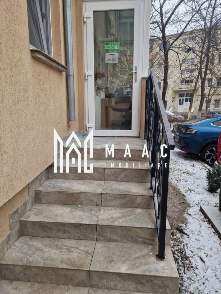 Apartament 3 camere central |Regina Maria| parter| spatiu comercial | - MAAC Imobiliare vă propune spre vânzare un apartament cu poziționare ultracentrală, situat pe strada Strada Regina Maria, în Râmnicu Vâlcea, ideal atât pentru locuință, cât și pentru activități comerciale sau profesii liberale. Proprietatea este amplasată la parter și are o suprafață de 65 mp, fiind complet mobilată și utilată. Un mare avantaj îl reprezintă spațiul comercial și firma existenta, cu scară exterioară pentru acces separat – un beneficiu esențial pentru desfășurarea activităților profesionale. 🔹 Compartimentare: ✔ 3 camere spațioase ✔ 2 băi ✔ 2 balcoane 🔹 Dotări și finisaje: ✔ Geamuri tripan ✔ Centrală termică în condensare Viessmann ✔ Aer condiționat ✔ Gresie și faianță moderne ✔ Parchet 12 mm grosime ✔ Instalație pe cupru Datorită poziției centrale și accesului facil, proprietatea este pretabilă pentru cabinete stomatologice, birou de avocatură, notariat, saloane de înfrumusețare sau alte activități comerciale, oferind vizibilitate și accesibilitate excelentă. O oportunitate rară într-o zonă premium a orașului! Pentru mai multe detalii și programarea unei vizionări, echipa MAAC Imobiliare vă stă la dispoziție. CP2947219 }}