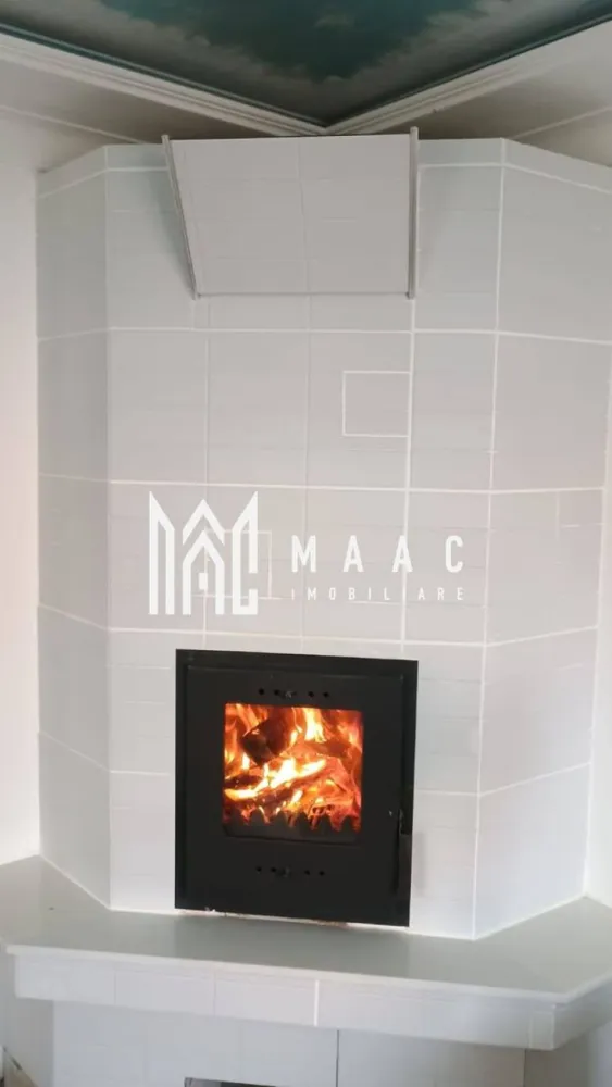 Casa de vanzare | Morilor | garaj | - MAAC Imobiliare vă propune spre vânzare o casă cochetă, situată pe Strada Morilor, în Râmnicu Vâlcea, la doar 10 minute de mers pe jos de fostul Mall din zonă. Proprietatea are o suprafață utilă de 59 mp și este amplasată pe un teren de 163 mp, fiind ideală pentru cei care își doresc o locuință ușor de întreținut, aproape de toate facilitățile orașului. 🔹 Caracteristici principale: ✔ Garaj cu poartă acționată prin telecomandă ✔ Beci ✔ Parcare exterioară betonată, cu spațiu de depozitare dedesubt ✔ Terasă betonată în spatele casei – ideală pentru relaxare 🔹 Dotări și finisaje: ✔ Gresie și faianță moderne ✔ Șemineu – pentru un ambient cald și primitor ✔ Centrală termică nouă Immergas în condensare ✔ Geamuri termopan cu glafuri din granit ✔ Calorifere noi ✔ Anvelopată exterior și finisată cu tencuială decorativă structurată Casa este bine întreținută, practică și pregătită pentru mutare imediată. Reprezintă o oportunitate excelentă atât pentru locuință personală, cât și pentru investiție. O proprietate care merită văzută! Pentru mai multe informații și programarea unei vizionări, echipa MAAC Imobiliare vă stă la dispoziție. CP2947227 }}