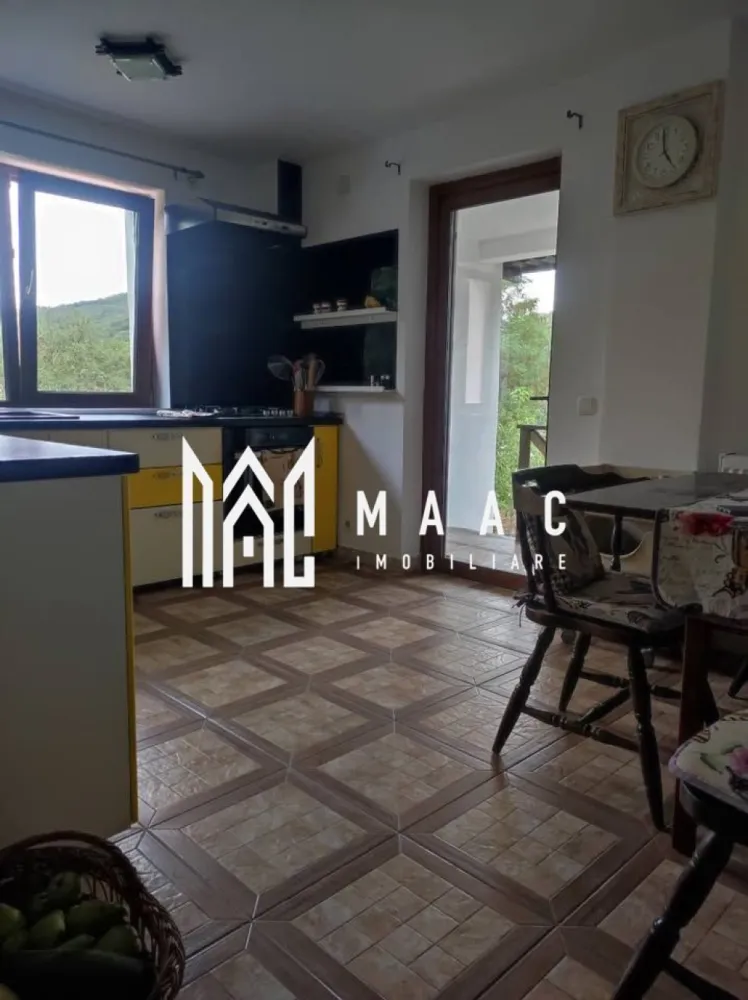 Casa de vanzare Budesti | Golesti| 380mp - MAAC Imobiliare vă propune spre vânzare o casă cochetă și bine construită, situată între Budești și Golești, la doar 7 km de Râmnicu Vâlcea, într-o zonă liniștită, cu priveliște frumoasă spre pădure. Proprietatea este ideală pentru cei care își doresc confort, intimitate și acces rapid către oraș, fiind amplasată pe un teren de 380 mp, cu deschidere stradală de 13 ml și gard din fier forjat plin, ce oferă siguranță și un aspect elegant. Construită în anul 2014, casa este dispusă pe parter și mansardă locuibilă, fiind realizată cu materiale de calitate superioară, pentru uz propriu, nu pentru vânzare – un detaliu care face diferența în ceea ce privește durabilitatea și atenția la execuție. 🔹 Compartimentare: Parter: ✔ Living primitor ✔ Bucătărie cu ieșire directă în grădină ✔ Baie ✔ Cameră tehnică ✔ Scară interioară ✔ Beci ✔ Magazie foarte spațioasă Mansardă: ✔ 2 dormitoare ✔ Dormitor matrimonial cu baie proprie și balcon generos ✔ Al doilea dormitor cu terasă foarte spațioasă 🔹 Detalii tehnice: ✔ Construcție din cărămidă ✔ Izolație exterioară cu polistiren ✔ Geamuri tripan ✔ Instalație pe cupru ✔ Centrală termică pe lemne ✔ Posibilitate montare rezervor GPL pentru centrală pe gaz (la cerere) 🔹 Utilități: ✔ Apă de la rețea + fântână proprie ✔ Curent electric ✔ Canalizare Această proprietate este ușor de întreținut și reprezintă alegerea ideală pentru o familie care își dorește liniște, aer curat și o locuință solidă, aproape de oraș. Pentru mai multe informații și programarea unei vizionări, echipa MAAC Imobiliare vă stă la dispoziție! CP2947191 }}