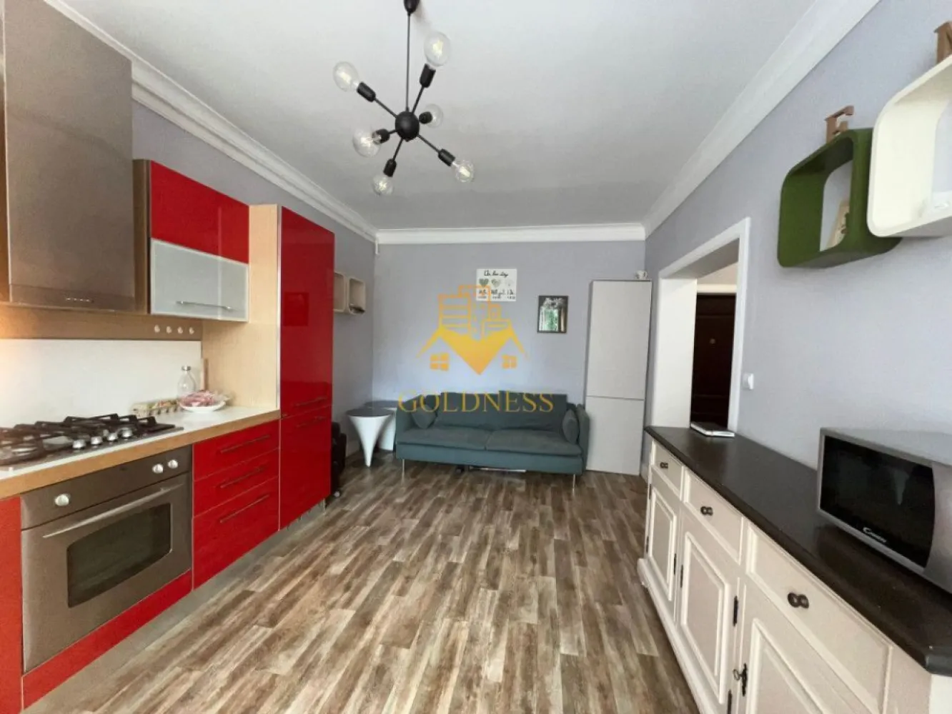 2 camere open space, modern, FSEGA, Iulius Mall, Gheorgheni, Panemar - GOLDNESS Imobiliare vă propune spre închiriere un apartament cu 2 camere open-space complet mobilat și utilat, la etajul 1 într-un imobil de 4 etaje, în cartierul Gheorgheni, la 5 minute de FSEGA, Strada Vaida Voievod, langa Panemar. Se percep 2 luni de garantie care se pot plati esalonat in 2-3 luni! Apartamentul este compartimentat astfel: - dormitor cu pat matrimonial, dressing, noptiere, comoda Tv - living cu bucatarie open-space complet utilată si mobilata, canapea extensibilă, loc de servit masa - baie cu cabina de dus, calorifer port prosop inox și dulap pentru depozitare. Imobilul este dotat cu toate cele necesare- centrală proprie, mașină de spălat haine cu uscator, frigider, plită electrică, hotă, etc. Se află în apropierea stațiilor de transport în comun, magazine, restaurante, spații verzi, farmacii, etc. Posibilitate de parcare in zona! Pentru intermediere se percepe un comision de 50% din prețul chiriei! Dacă sunteți interesați de acest apartament și doriți să îl vizionați, dar și pentru alte oferte sau detalii nu ezitați să ne contactați telefonic sau prin e-mail - goldnessimobiliare@gmail.com. Vă stăm la dispoziție! Pentru intermediere se percepe un comision de 50% din prețul chiriei! }}