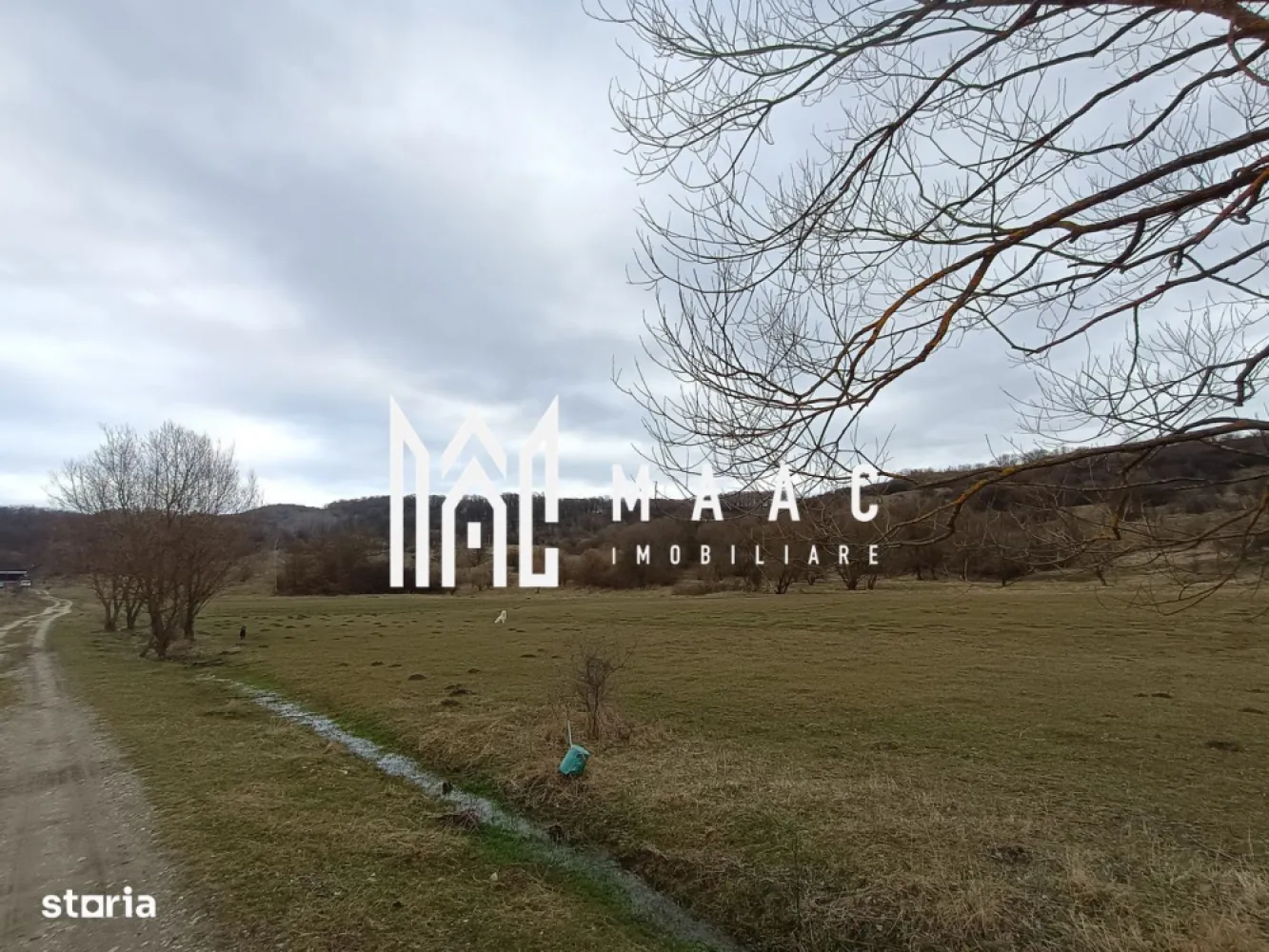 Teren intravilan Ocnele Mari | 2500mp | - MAAC Imobiliare, vă propune spre vanzare un teren intravilan plat, cu potențial excelent de dezvoltare, situat într-o zonă liniștită, cu peisaj deschis către dealuri și acces facil către oraș, la doar 12 km de Râmnicu Vâlcea, pe drumul Ocnele Mari – Ocnița (DN67). Localizare avantajoasă: 12 km de Râmnicu Vâlcea 4 km până la ștrand Ocnița Acces direct din DN67 Zonă aerisită, liniștită, ideală pentru rezidențial Caracteristici teren: Suprafață: 2.500 mp Teren complet plat – ideal pentru construcție, Deschidere 25 ml Lungime 100 ml Posibilitate realizare drum nou pe lateral (100 m) – perfect pentru parcelare sau dezvoltare integrată Propunere dezvoltare urbanistică: Terenul este potrivit pentru introducere în PUG în vederea dezvoltării unui cartier rezidențial mixt, cu: Lărgire și modernizare drumuri Introducere utilități Regim de înălțime P+2 Locuințe individuale, duplexuri sau mici imobile colective Datorită suprafeței generoase, deschiderii bune și faptului că este teren plat, proprietatea permite o parcelare eficientă și optimizarea costurilor de construcție. 🌄 Beneficii cheie: Priveliște frumoasă către dealuri Zonă retrasă, dar cu acces rapid la oraș Teren plat – avantaj major pentru dezvoltatori Potențial investițional ridicat Pentru detalii suplimentare și vizionări, echipa MAAC Imobiliare vă stă la dispoziție. O oportunitate excelentă pentru dezvoltare rezidențială într-o zonă în plină creștere! CP2947017 }}