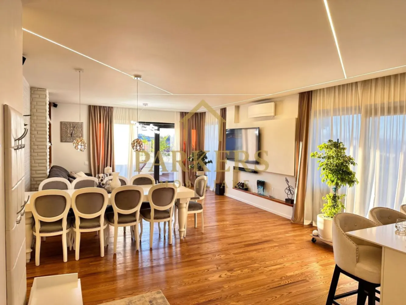 Penthouse exclusivist 180mp, terase 250mp, zona Buna Ziua - Parkers Imobiliare vă propune spre vânzare un penthouse impresionant, dispus pe două niveluri, cu o suprafață utilă de 180 mp și terase spectaculoase de 250 mp, conceput pentru un stil de viață rafinat, cu accent pe spațiu, intimitate și confort. Caracteristici principale: - Suprafață utilă: 180 mp - Dispunere pe două niveluri - Terase panoramice în suprafață totală de 250 mp - Acces privat direct din lift în apartament - Două locuri de parcare subterane Compartimentare: - Nivel principal: - Living generos, cu zonă de dining - Bucătărie open-space, complet utilată, cu electrocasnice de ultimă generație - 4 camere spațioase - 3 băi complet echipate - Cameră tehnică - Cameră de relaxare / hobby Finisaje și dotări: - Mobilier premium - Finisaje de înaltă calitate - Suprafețe vitrate ample, lumină naturală abundentă - Design interior elegant, atent detaliat Terase: - Spațiu generos pentru zonă lounge și dining exterior - Posibilitate amenajare zonă grătar sau jacuzzi - Vedere panoramică asupra orașului - Intimitate și deschidere amplă Această proprietate reprezintă o combinație rară între eleganță, funcționalitate și exclusivitate, fiind ideală pentru cei care își doresc o locuință reprezentativă, într-un cadru urban premium.