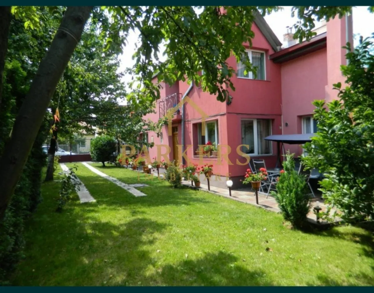 Duplex 329mp utili, teren 435mp, 10 camere, zona centrală