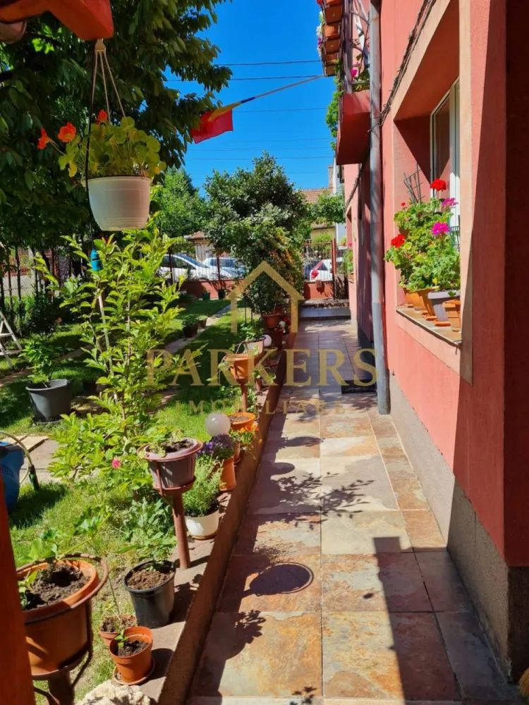 Duplex 329mp utili, teren 435mp, 10 camere, zona centrală