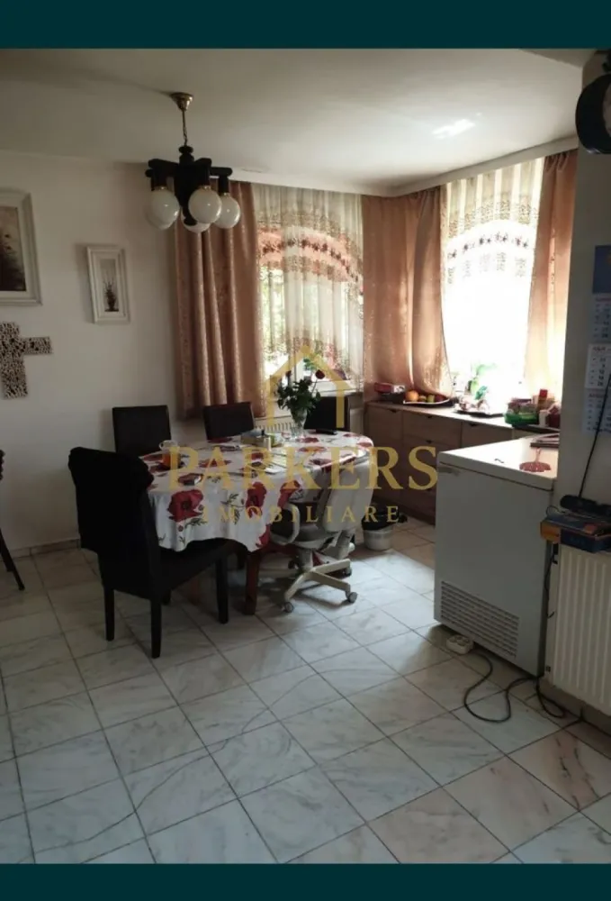 Duplex 329mp utili, teren 435mp, 10 camere, zona centrală