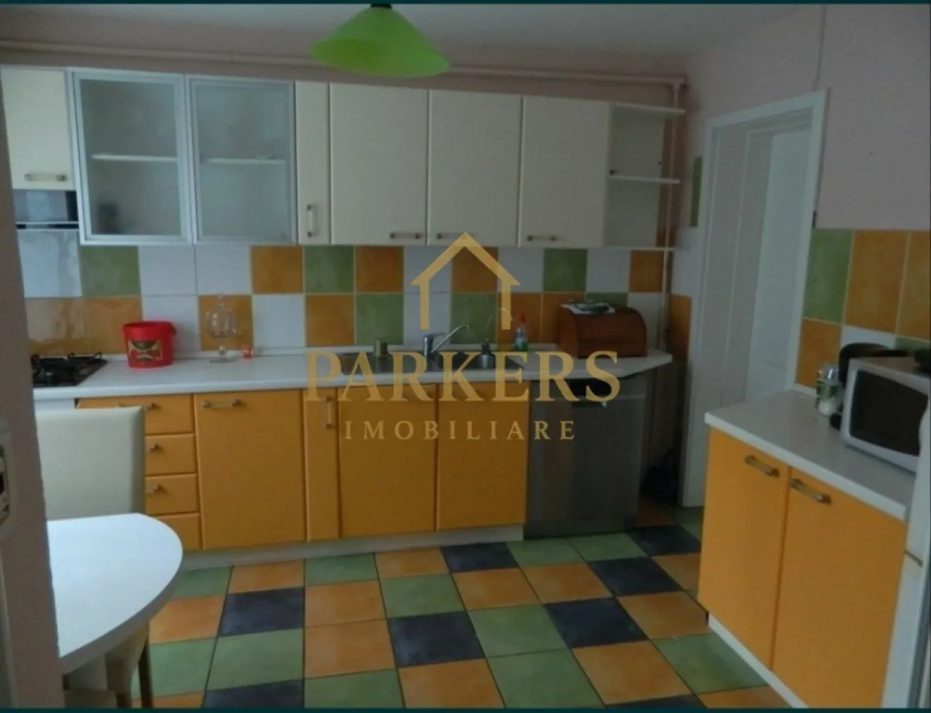 Duplex 329mp utili, teren 435mp, 10 camere, zona centrală