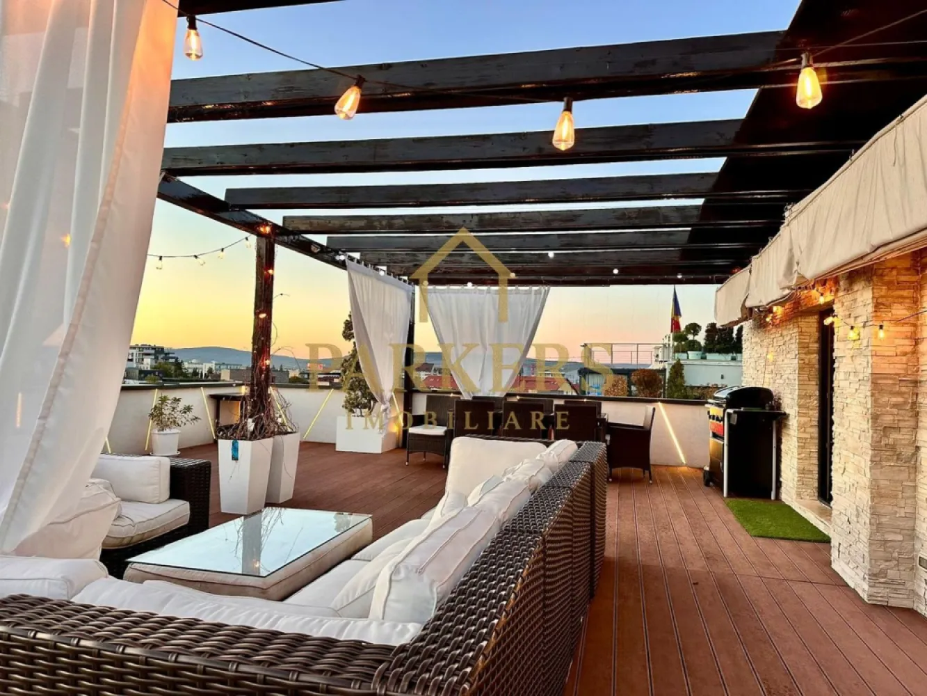 Penthouse exclusivist 180mp, terase 250mp, zona Buna Ziua