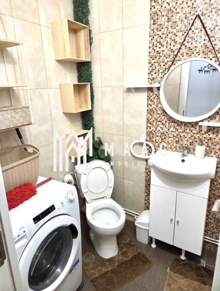 Apartament 1 camera | Etaj intermediar | Mobilata si utilata - MAAC Imobiliare vă propune spre vânzare o garsonieră ideală atât pentru locuit, cât și pentru investiție, situată în cartierul Broscărie, pe strada Ștefan cel Mare. Imobilul are o suprafață utilă de 25 mp și este renovat modern, fiind compartimentat eficient astfel: hol de acces, baie, cameră spațioasă și bucătărie separată. Locuința se vinde complet mobilată și utilată, beneficiind de: centrală termică pe gaz mașină de spălat cu uscător cuptor electric și cuptor cu microunde plită electrică frigider TV Smart și conexiune Wi-Fi Toate dotările sunt alese pentru a oferi un nivel ridicat de confort și un stil de viață modern. Avantaje locație: zonă foarte bine cotată stație de autobuz chiar lângă bloc parcuri pentru copii magazine Profi și Simpa la aproximativ 50 m sală de sport și alte facilități în imediata apropiere Imobilul este liber de orice sarcini și se poate viziona oricând, cu programare prealabilă. Pentru mai multe detalii sau pentru stabilirea unei vizionări, vă invităm să contactați MAAC Imobiliare. ID: CP2949891 }}