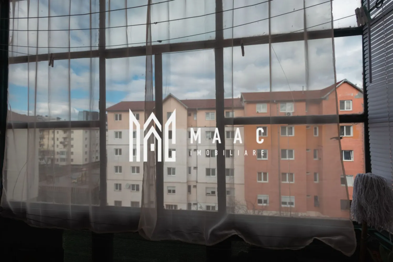 Apartament 2 camere | Semidecomandat | Balcon | Pivnita