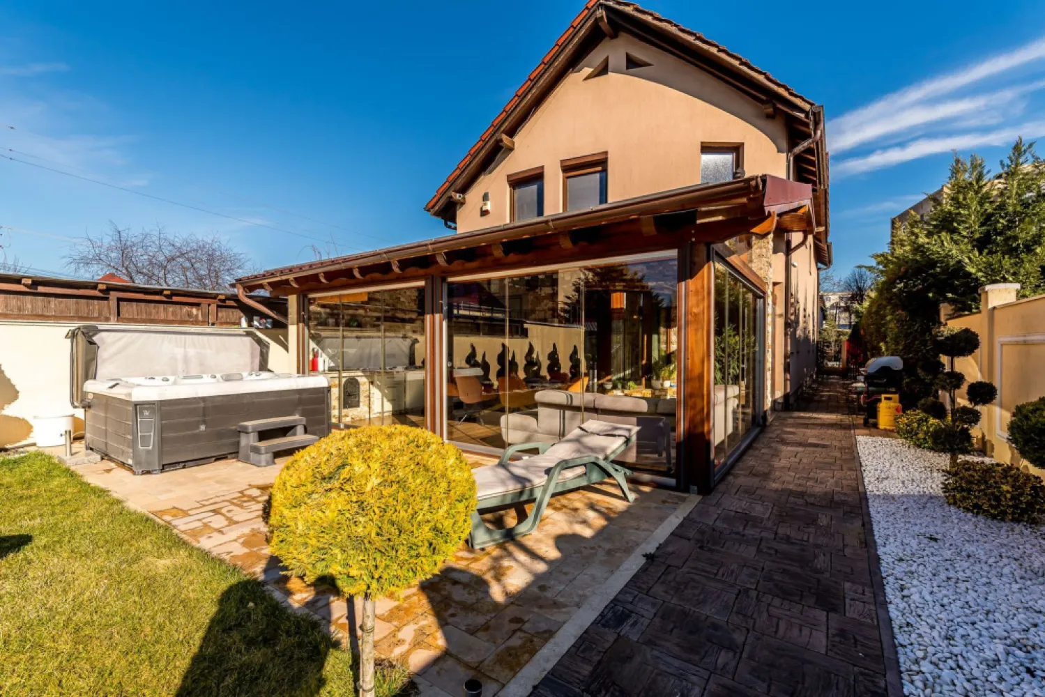 Casă smart, independentă energetic | teren 720 mp | 5 camere