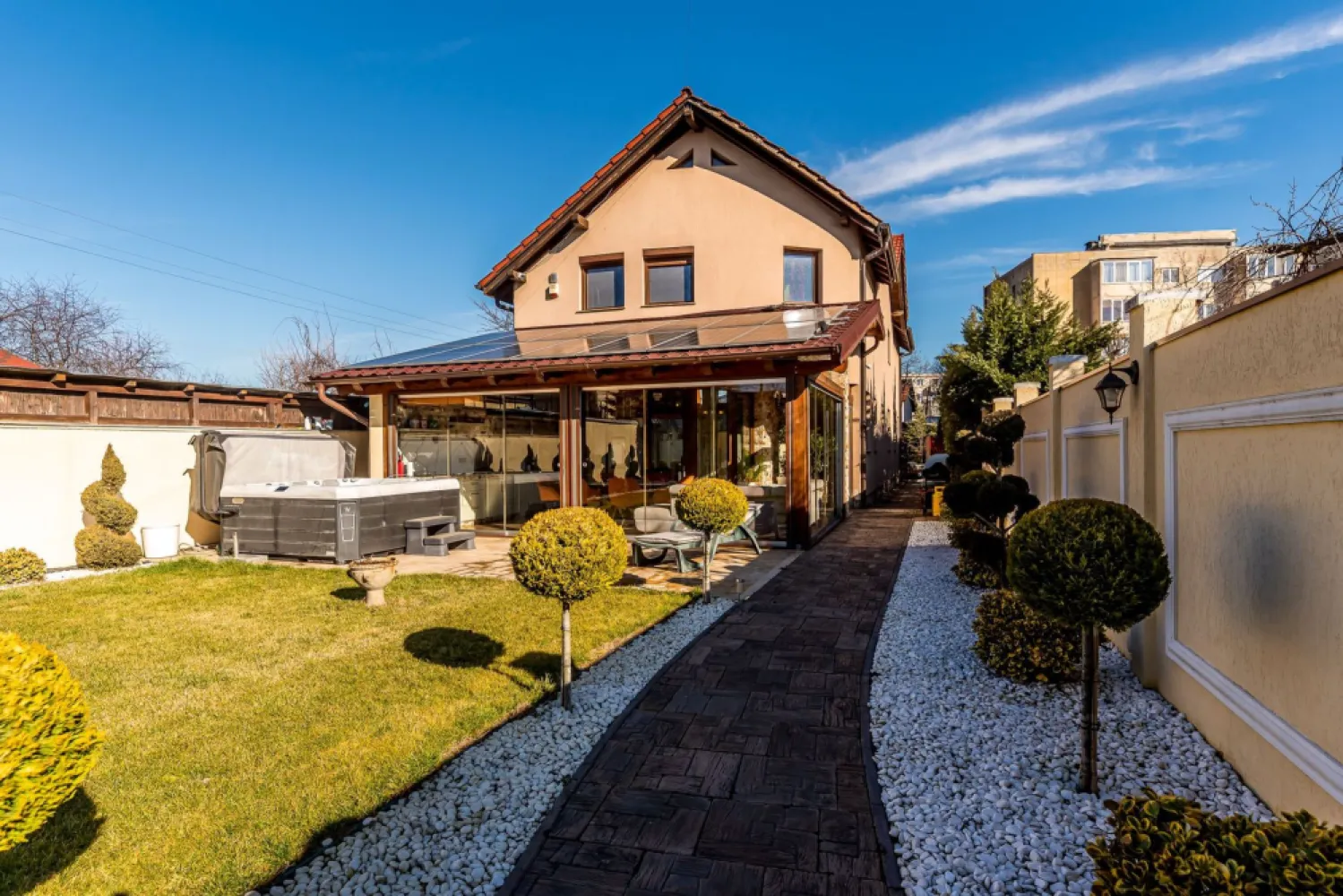 Casă smart, independentă energetic | teren 720 mp | 5 camere