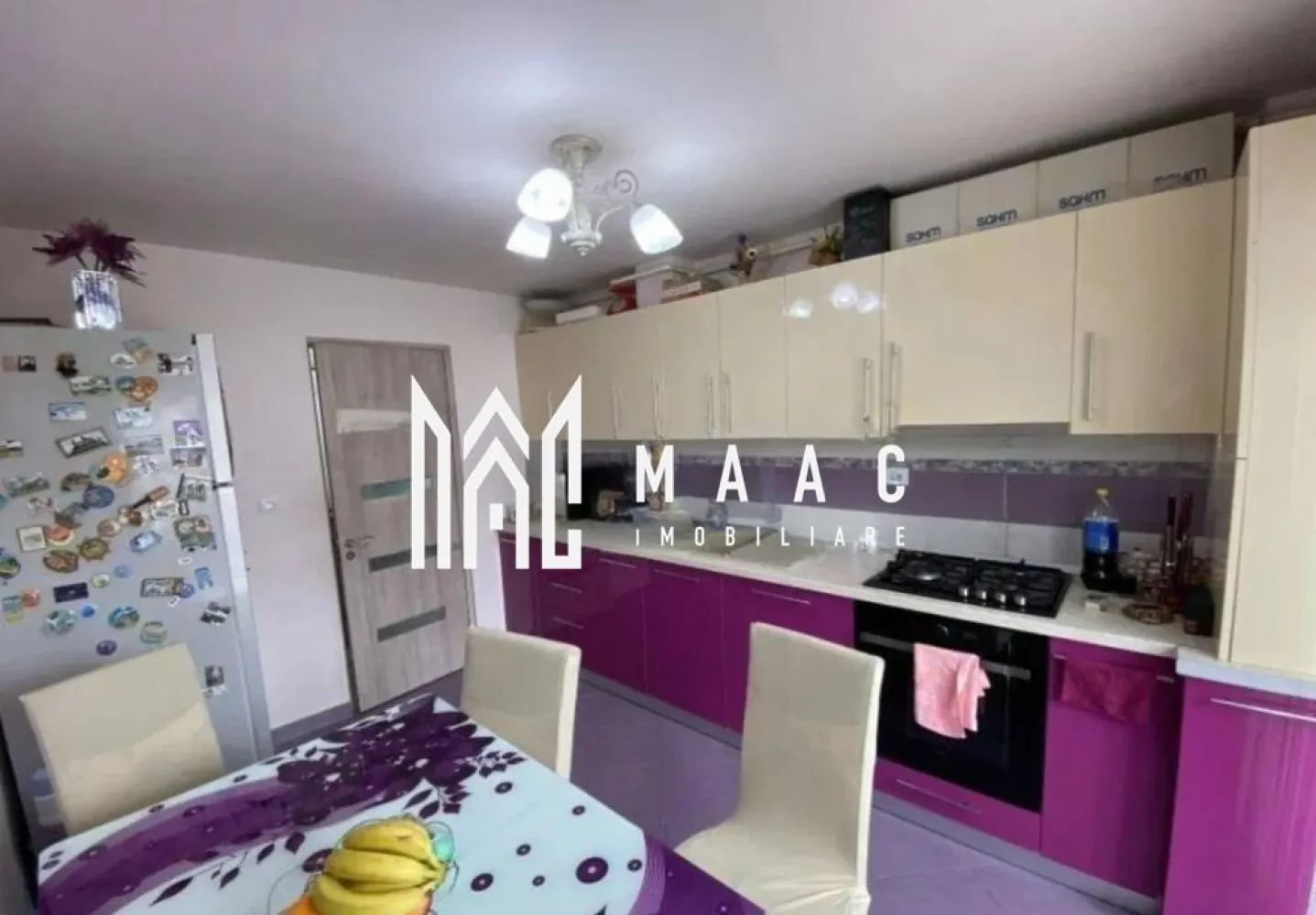 Apartament 4 camere | Etaj 2 | Balcon | Pivnita | Lazaret - MAAC Imobiliare va prezinta un apartament cu 4 camere decomandat cu o suprafață totală de 116 mp situat in zona Lazaret. Locație: Situat la etajul 2 dintr-un bloc de 4 nivele, acest apartament se află într-o zonă centrală, oferind acces ușor la facilități și servicii. Recent renovat și mobilat: Apartamentul a fost recent renovat și mobilat cu gust. Configurație: Cu 4 camere, acest apartament este ideal pentru familiile sau persoanele care caută spațiu suplimentar. Două băi, o camara și o pivniță oferă funcționalitate și spațiu de depozitare suplimentar. Balcon: Beneficiază de un balcon, perfect pentru a vă bucura de aerul proaspăt și de priveliștea împrejurimilor. Orientare Sudică și luminos: Orientarea spre sud aduce lumină naturală abundentă în interiorul apartamentului, creând un mediu plăcut. Bloc solid și izolat termic: Construit din cărămidă și izolat termic, blocul oferă confort termic și fonic, asigurând un mediu liniștit și plăcut. Pentru mai multe detalii precizati telefonic ca ati vazut anuntul cu ID: CP2003581. }}