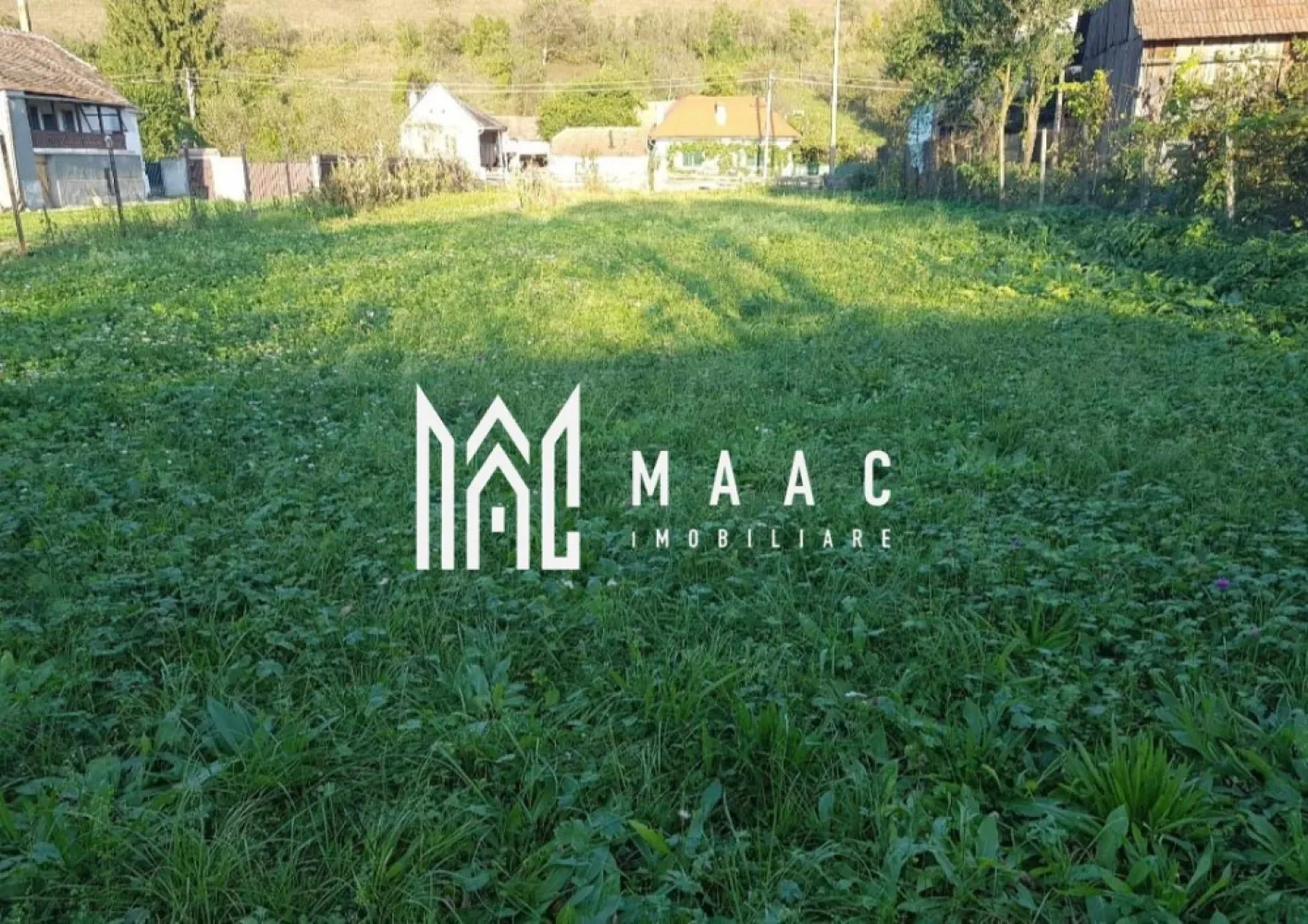 Teren de casa | Intravilan | 702MP | Vecerd - MAAC Imobiliare propune atentiei dumneavoastra un teren intravilan pretabil pentru constructii intr-o zona deosebita, cu potential, din Vecerd, comuna Bârghiș. Este acces auto si drumul este asfaltat. Terenul este drept, fara diferente de elevatie si este imprejmuit. Curentul electric este furnizat de reteaua publica. Gazul si canalizarea sunt in lucru. Pentru mai multe detalii specificati: CP2837677 }}