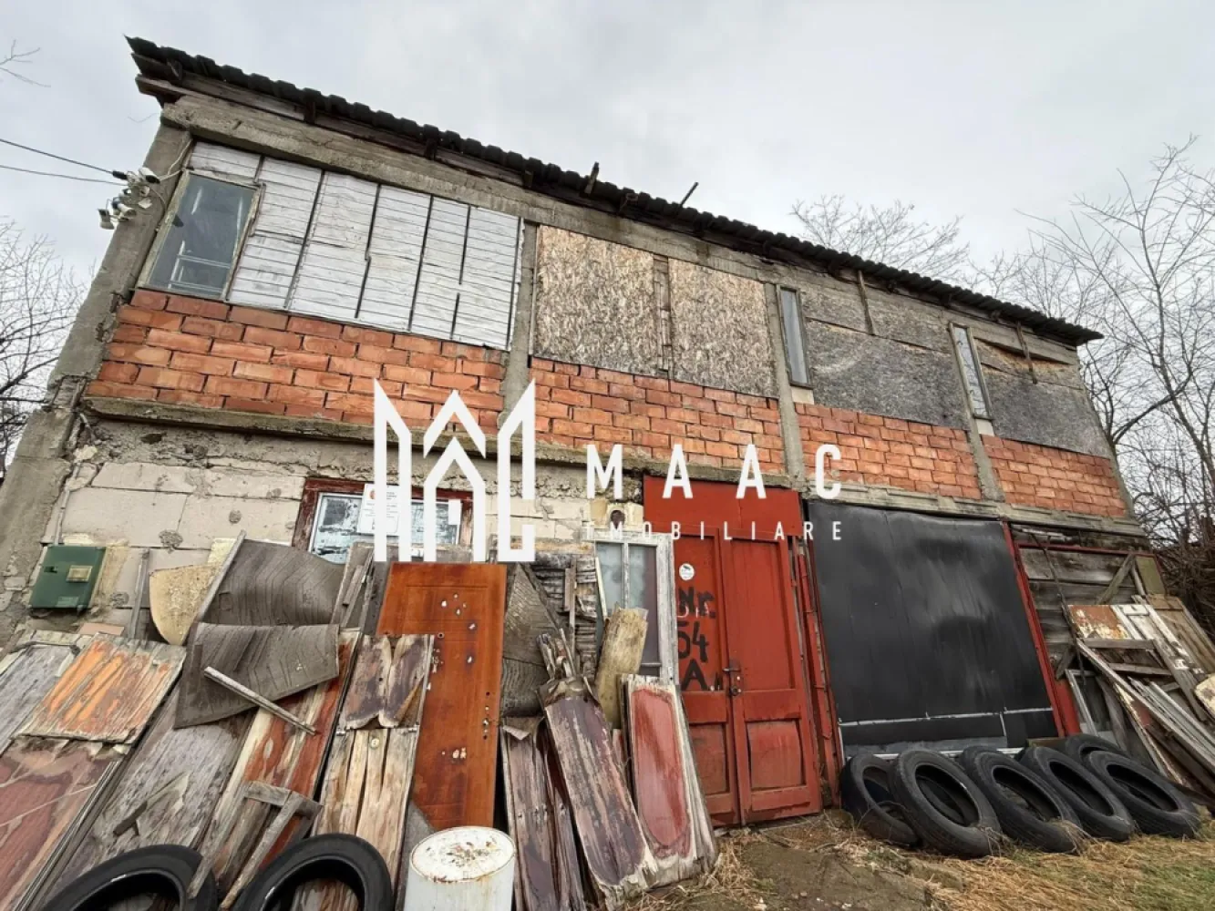 Teren 5000MP | Intravilan | Utilitati | Acces auto | SIBIU - MAAC Imobiliare propune atentiei dumneavoastra un teren intravilan pretabil pentru constructii intr-o zona deosebita, cu potential, din Sibiu (Viile Sibiului). Curentul este pe teren, gazul si canalizarea sunt la poarta. Deschiderea este de 33ml. Acces auto. Pentru mai multe detalii specificati: CP2939401 }}