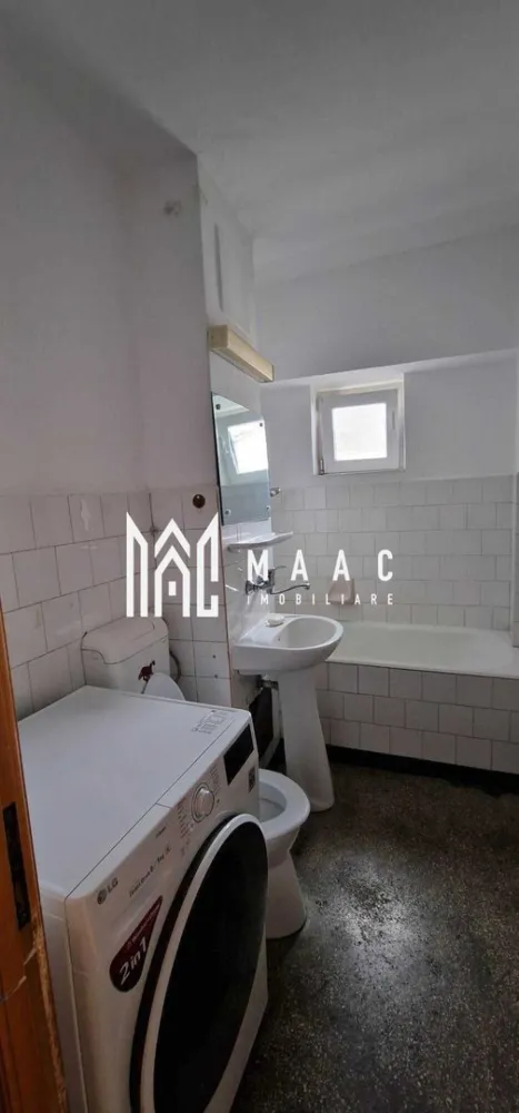 Garsoniera | 37MPU | Etaj 2 | Turnisor - MAAC Imobiliare vă propune spre vânzare o garsonieră decomandată, situată la etajul 2 al unui imobil modern cu lift, în zona centrală Turnișor – Alba Iulia, o locație apreciată pentru accesibilitate și facilități. Proprietatea are o suprafață utilă de 37 mp și beneficiază de o terasă generoasă de 29 mp, un avantaj rar care oferă un spațiu ideal pentru relaxare. Garsoniera este orientată favorabil, având expunere permanentă la soare, ceea ce asigură lumină naturală pe tot parcursul zilei. Compartimentarea este decomandată și practică, locuința fiind potrivită atât pentru locuire personală, cât și pentru investiție în închiriere. Caracteristici principale Suprafață utilă: 37 mp Terasă: 29 mp Etaj: 2 Bloc dotat cu lift Compartimentare decomandată Baie cu geam pentru aerisire naturală Apartament luminos, bine poziționat Avantaje Zonă centrală Turnișor – Alba Iulia Terasă mare, ideală pentru amenajare zonă de relaxare Expunere foarte bună la soare În imediata apropiere: market, bancă, farmacie și magazine Potrivită pentru locuit sau investiție Pentru mai multe detalii și programarea unei vizionări, vă rugăm să ne contactați menționând ID: CP2950068 }}