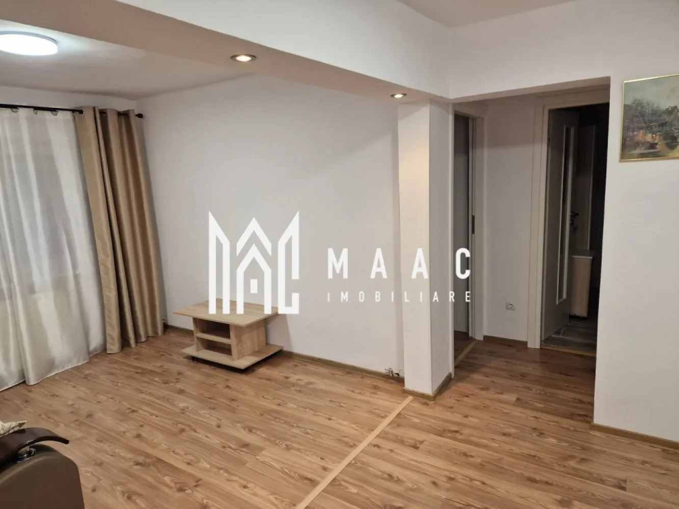 Apartament 3 camere | Parter înalt | Pivnita | Terezian - MAAC Imobiliare vă propune spre vânzare un apartament bine întreținut, situat în cartierul Terezian – o zonă apreciată pentru liniște, accesibilitate și facilitățile din proximitate. Acest apartament de 3 camere se află la parter înalt într-un imobil cu 4 etaje, construit în 1982 și termoizolat, oferind confort termic sporit pe tot parcursul anului. Suprafață utilă: 66 mp Pivniță: 8 mp – spațiu ideal pentru depozitare suplimentară Compartimentarea inteligentă include: Living luminos și primitor 2 dormitoare bine proporționate Bucătărie complet utilată 2 băi, un avantaj apreciat de orice familie Pivniță uscată și accesibilă Apartamentul se vinde complet mobilat și utilat, pregătit pentru mutare imediată – fără necesitatea unor investiții suplimentare. Instalația electrică este refăcută recent Întreținere exemplar realizată Poziționat aproape de puncte de interes – magazine, transport public, școli, zone verzi O locuință ideală pentru familii sau pentru cei care își doresc un spațiu confortabil într-o zonă sigură și bine conectată. Pentru mai multe detalii sau programarea unei vizionări, MAAC Imobiliare vă stă la dispoziție cu drag! ID: CP2837384. }}