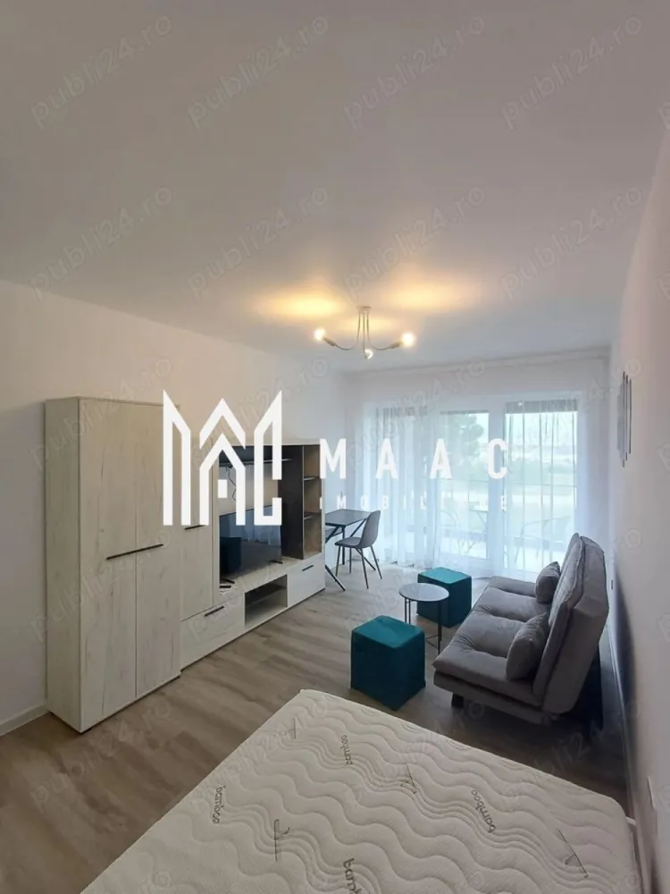 Garsionera | Parter | 37MPU | Da Vinci Homes - MAAC Imobiliare vă propune spre închiriere o garsonieră nouă, situată la parterul unei vile cu 3 niveluri, construcție 2025, în cartierul Da Vinci Homes – Cristian, în proximitatea zonei industriale vest a Sibiului, o locație potrivită pentru cei care își doresc acces rapid către oraș și un cadru rezidențial modern. Locuința este compartimentată eficient și beneficiază de bucătărie separată, balcon orientat spre sud cu vedere spre munți și loc de parcare inclus. Garsoniera este complet nouă și dotată cu încălzire în pardoseală și jaluzele electrice, oferind un nivel ridicat de confort. Caracteristici principale: -garsonieră situată la parter -construcție 2025 -bucătărie separată -balcon orientat spre sud, cu vedere spre munți -încălzire în pardoseală -jaluzele electrice -loc de parcare inclus Cartierul Da Vinci Homes este un ansamblu rezidențial dezvoltat pe un concept aerisit, cu regim redus de înălțime, străzi largi și spații verzi, oferind vedere panoramică spre Munții Făgăraș. Zona asigură liniște și acces facil către Sibiu și zona industrială vest. Condiții de închiriere: -perioadă minimă de 1 an -fumatul este interzis în apartament -se percepe garanție în cuantumul unei chirii lunare -se percepe garanție dublă pentru animalele de companie Pentru mai multe detalii și programarea unei vizionări, vă rugăm să menționați numărul CP2951553 la telefon. }}