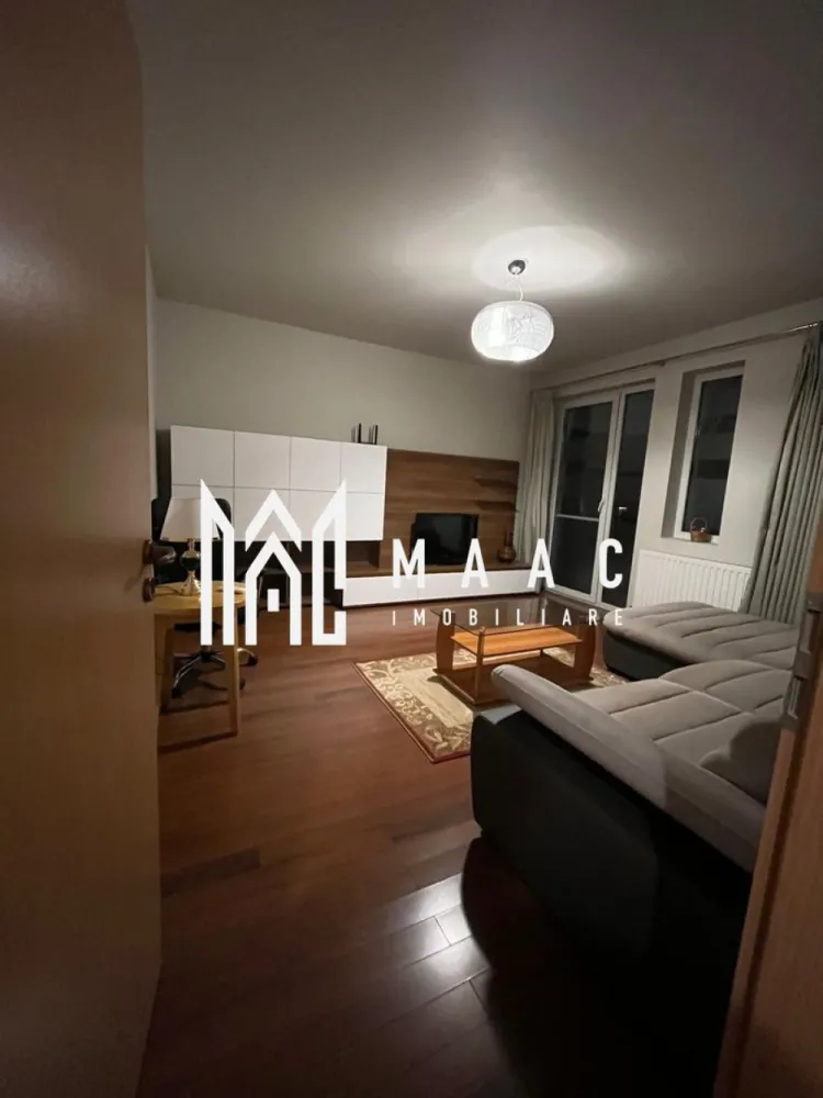 Apartament 2 camere | 59 MPU | Decomandat | Turnișor - MAAC Imobiliare vă propune spre închiriere un apartament cu 2 camere, situat în zona Turnișor, Alma, o locație cu acces facil către punctele de interes ale orașului și conexiuni rapide către zone comerciale și mijloace de transport. Locuința este decomandată și beneficiază de o compartimentare practică, oferind confort și funcționalitate: -hol de acces -sufragerie cu acces pe balcon -bucătărie separată -dormitor matrimonial -baie cu cadă Apartamentul se predă mobilat și utilat, fiind pregătit pentru mutare imediată. Condiții de închiriere: -se percepe o lună de chirie în avans -garanție în cuantumul unei chirii lunare -nu se acceptă animale de companie Pentru mai multe detalii, vă rugăm să menționați numărul CP2838921 la telefon. }}