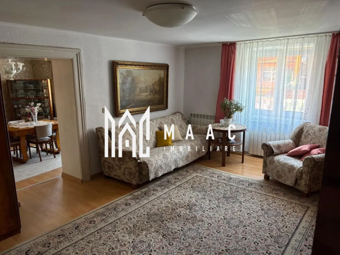 Casă de vânzare I Centrul Istoric Sibiu. I singură în curte - MAAC Imobiliare vă propune o casă de vânzare I Centrul Istoric Sibiu. I casa singură în curte, situată în zona centrală, foarte bine cotată. Detalii proprietate: - Suprafață casă: 100 mp utili - Suprafață teren: 198 mp Componență imobil: - Parter, etaj, pivniță, pod și spații de depozitare utile - 2 magazii funcționale - Filigorie - Compartimentare: - Parter: cameră, bucătărie, baie - Etaj: hol de acces, 2 camere spațioase, cămară, baie - Casa este practic împărțită în două apartamente distincte Avantaje și potențial: - Locație centrală, în zona istorică a Sibiului - Ideală pentru locuit sau pentru investiție (posibil închiriere, Airbnb etc.) - Curte proprie, singură în curte Pentru mai multe detalii precizati telefonic ca ati vazut anuntul cu ID CP2952504 }}