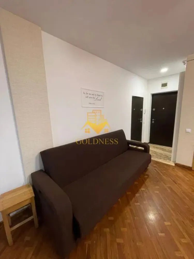2 Camere Openspace, Marasti, expo Transilvania, Parcare, Profi, - GOLDNESS Imobiliare vă propune spre închiriere un apartament cu 2 camere complet mobilat și utilat, la etajul 2 într-un imobil de 4 etaje, în Cartierul Marasti! Parcare in curtea interioara inclusa! Se află în apropierea stațiilor de transport în comun, magazine, restaurante, spații verzi, farmacii, etc. Apartamentul este compartimentat astfel: - dormitor cu pat matrimonial, dressing, noptiere - living cu bucatarie open space complet utilată și mobilată, canapea extensibilă, loc de servit masa - baie cu cada, calorifer port prosop și dulap pentru depozitare. - balcon 7 mp. Imobilul este dotat cu toate cele necesare- centrală proprie, frigider, aragaz, hotă, mașină de spălat haine, etc. Dacă sunteți interesați de acest apartament și doriți să îl vizionați, dar și pentru alte oferte nu ezitați să ne contactați telefonic sau prin e-mail. Vă stăm la dispoziție! Pentru intermediere se percepe un comision de 50% din prețul chiriei! }}